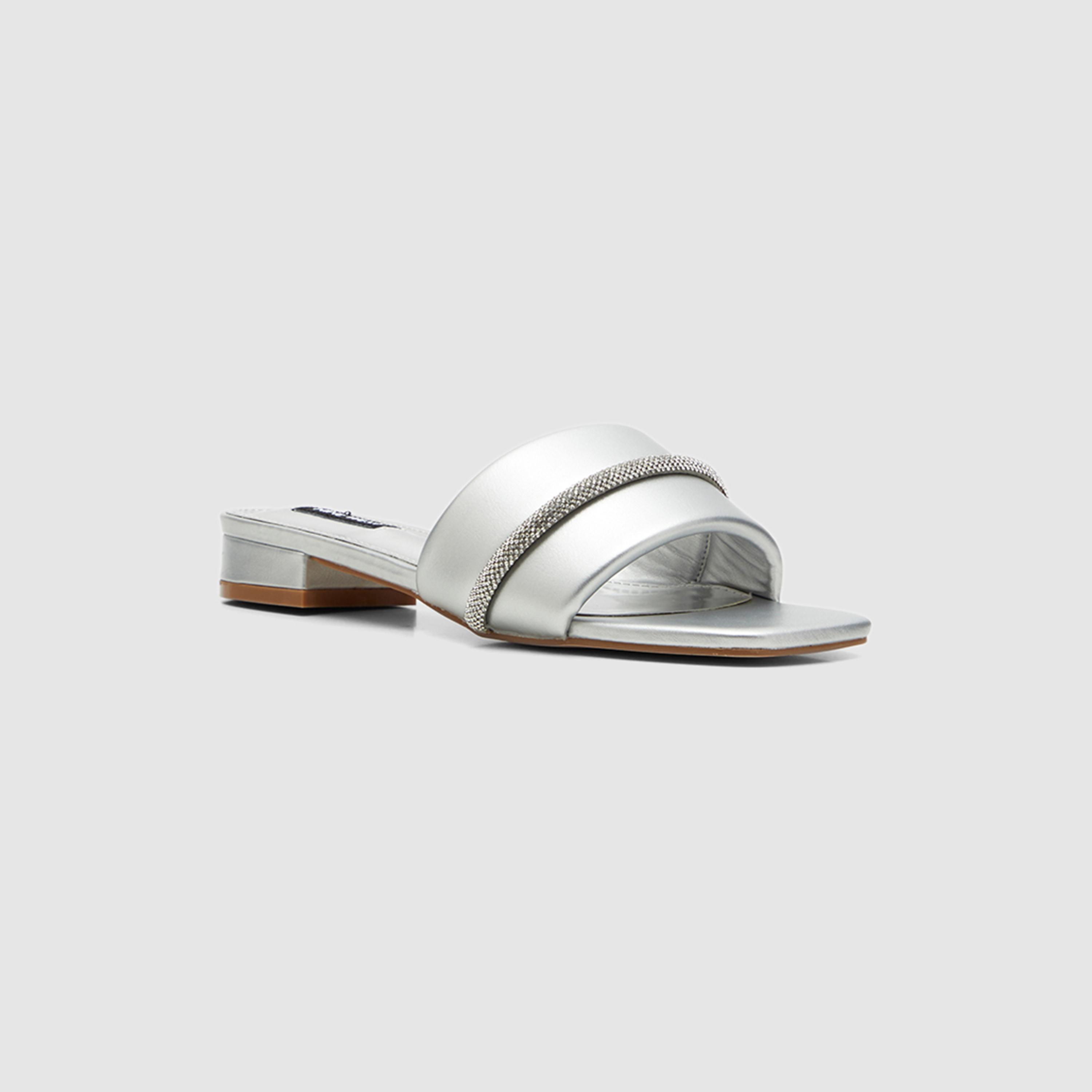 صنادل نسائية من ناين ويست بمقدمة مربعة من الكريستال | D-Y023003-women-shoes-sandals-flats-image-5