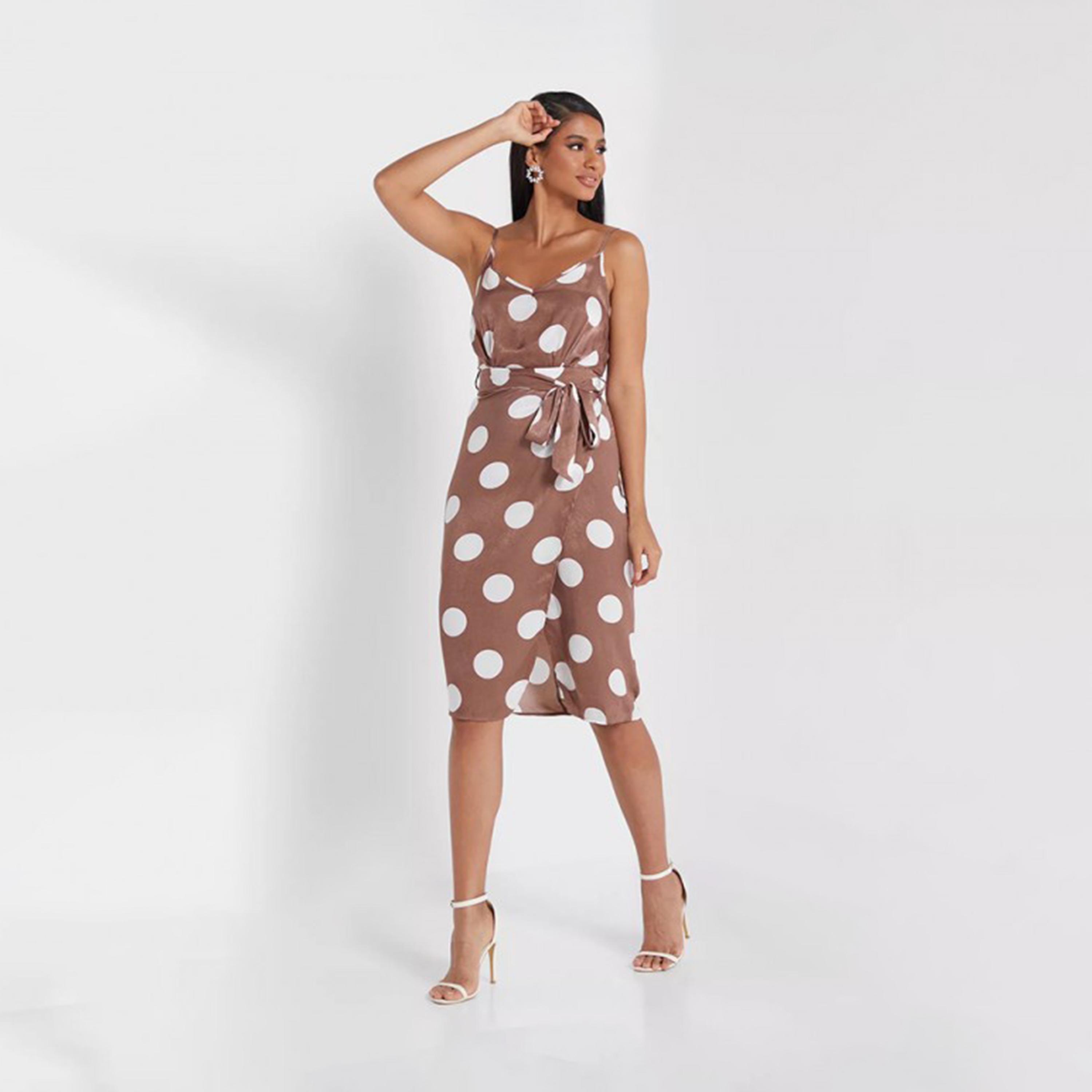 فستان بطول الركبة بحمالات كتف وحزام بني ذو بولكا دوت من ليتل ميسترس -women-clothing-dresses-image-1