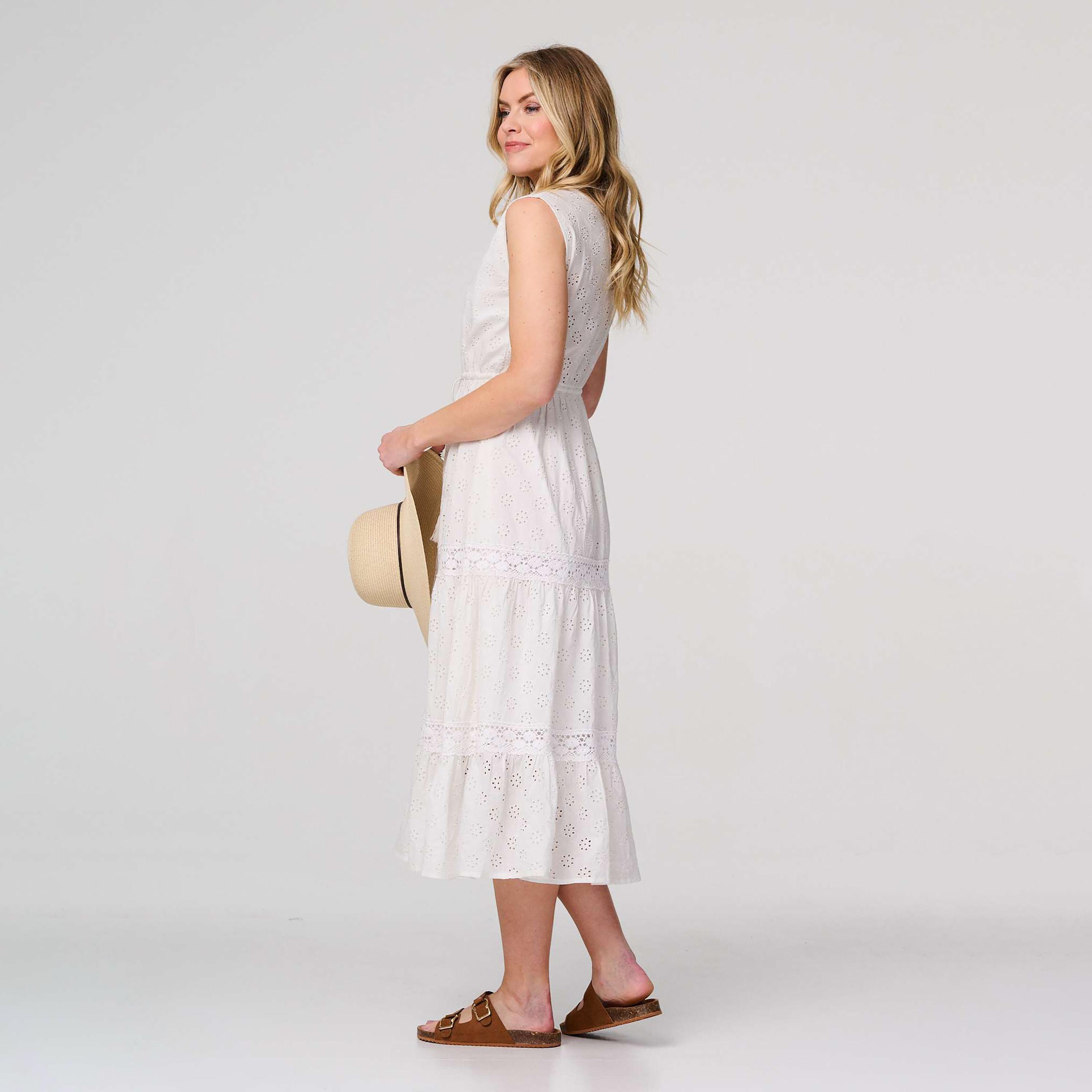 فستان ميدي قطني "تيرد" متعدد الطبقات بتطريز "شيفلي" بلون أبيض من إيزابيل لندن-women-clothing-dresses-image-3