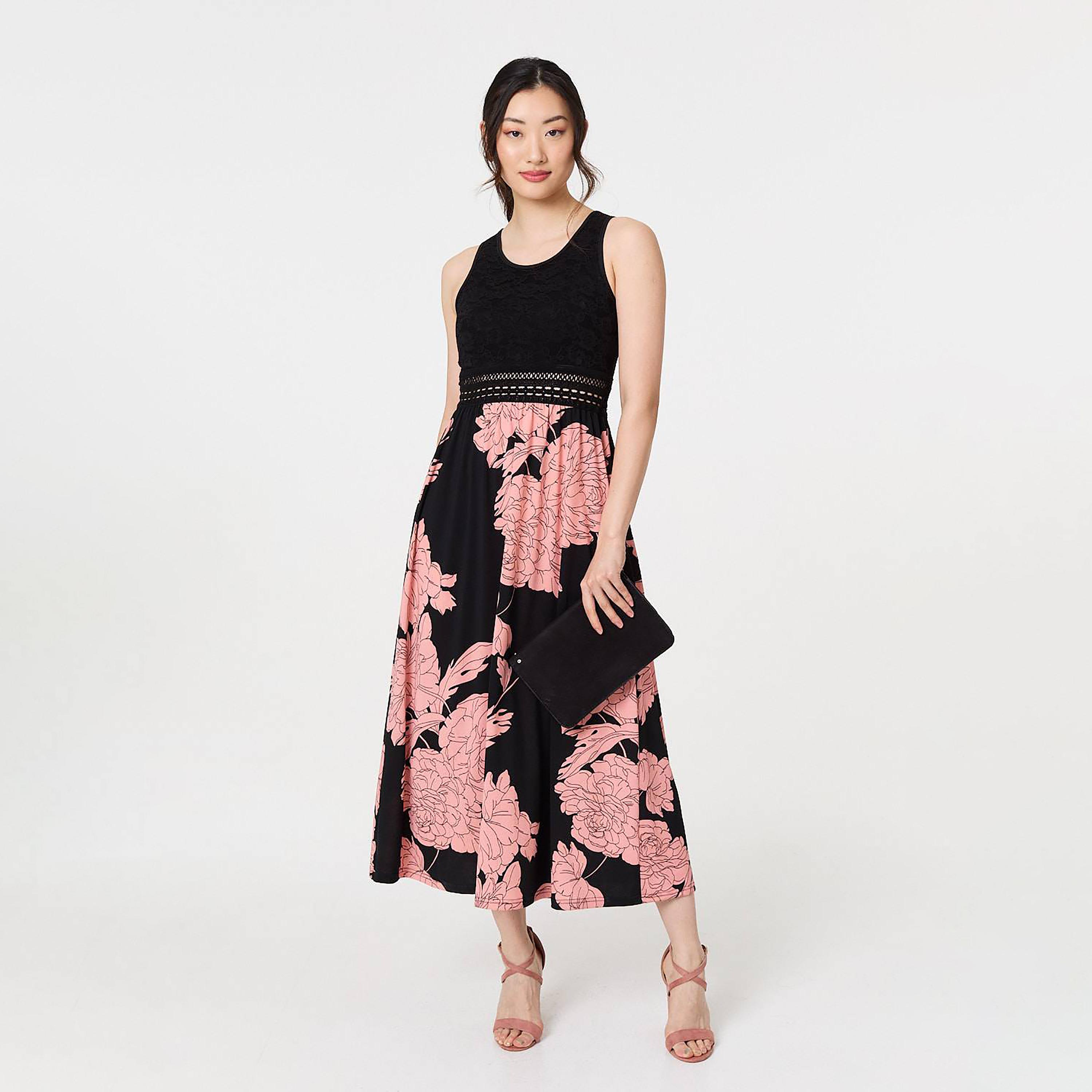 فستان ميدي نسائي قصة "فيت آند فلير" وطبعة زهور بلون أسود من إيزابيل لندن-women-clothing-dresses-image-1