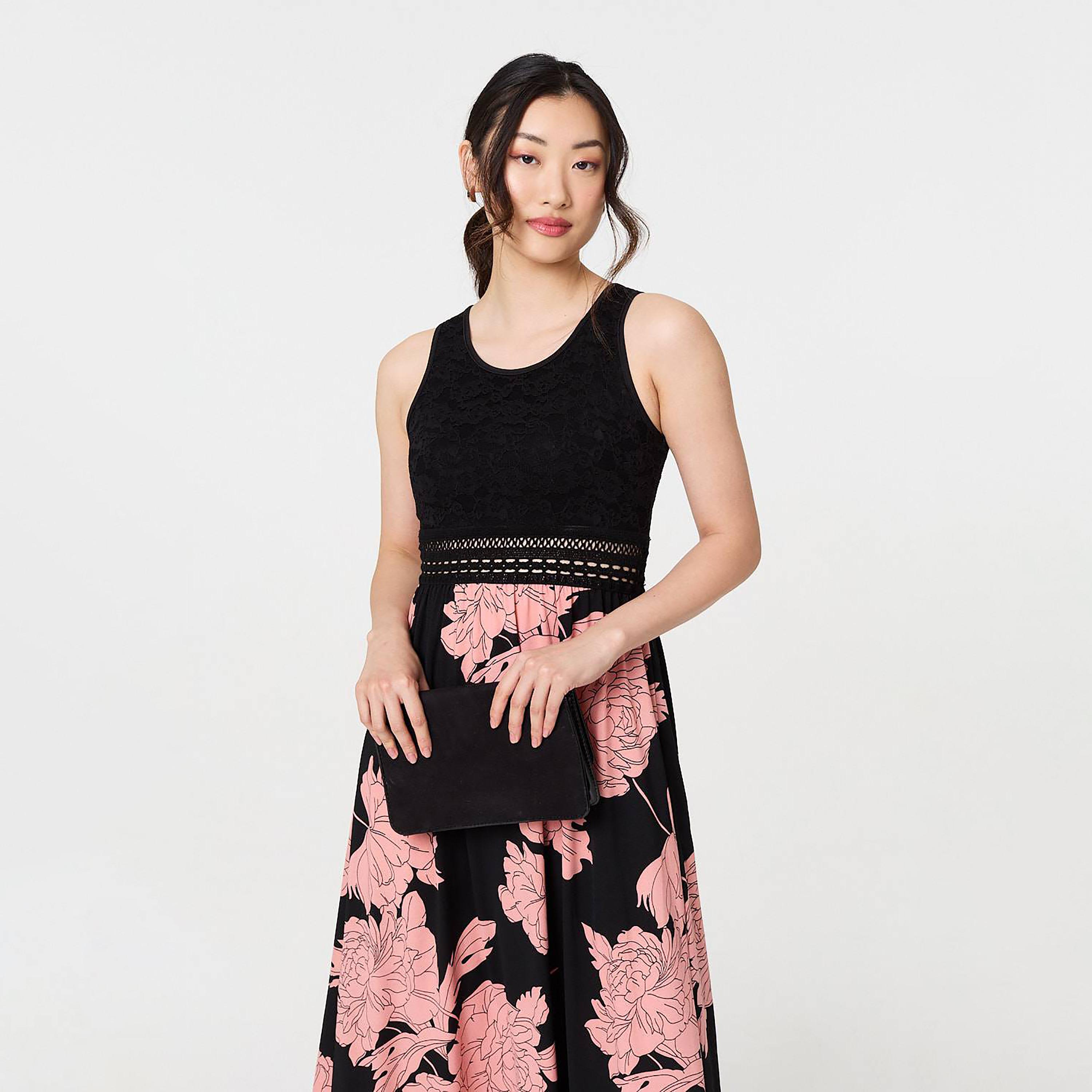 فستان ميدي نسائي قصة "فيت آند فلير" وطبعة زهور بلون أسود من إيزابيل لندن-women-clothing-dresses-image-2