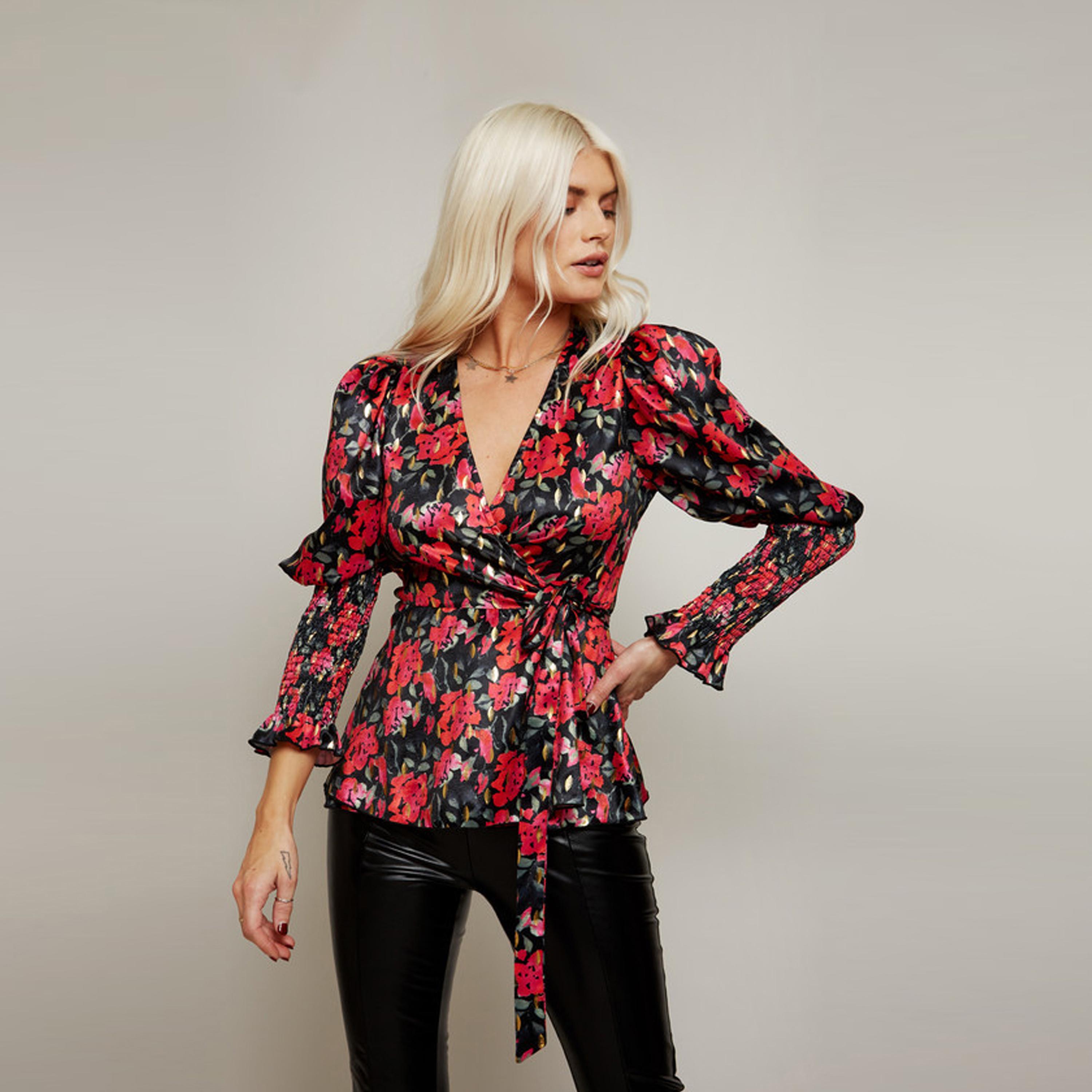 ليتل مسترس- بلوزة موردة ياقة على شكل V أكمام طويلة-women-clothing-shirtsandblouses-blouses-image-1