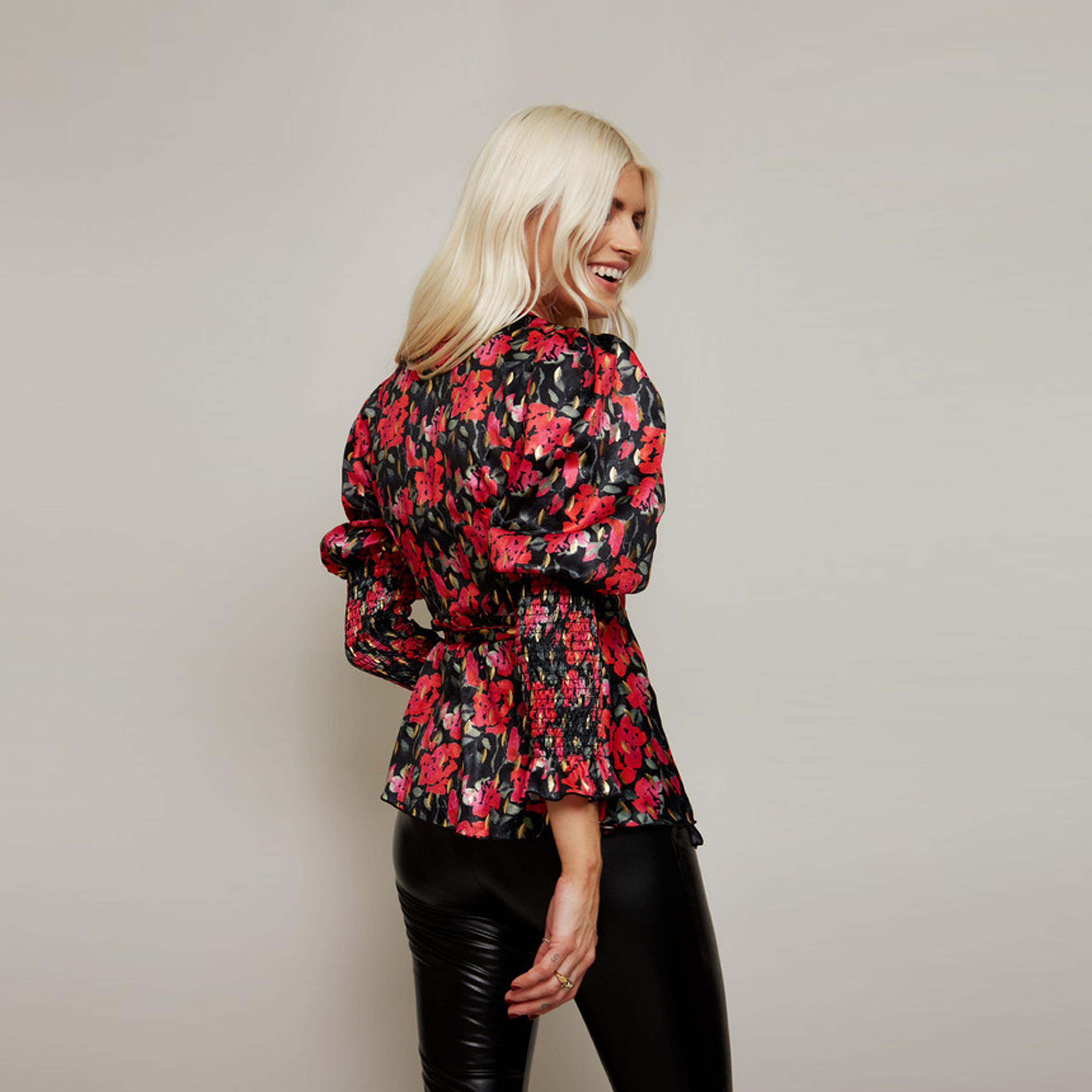 ليتل مسترس- بلوزة موردة ياقة على شكل V أكمام طويلة-women-clothing-shirtsandblouses-blouses-image-4