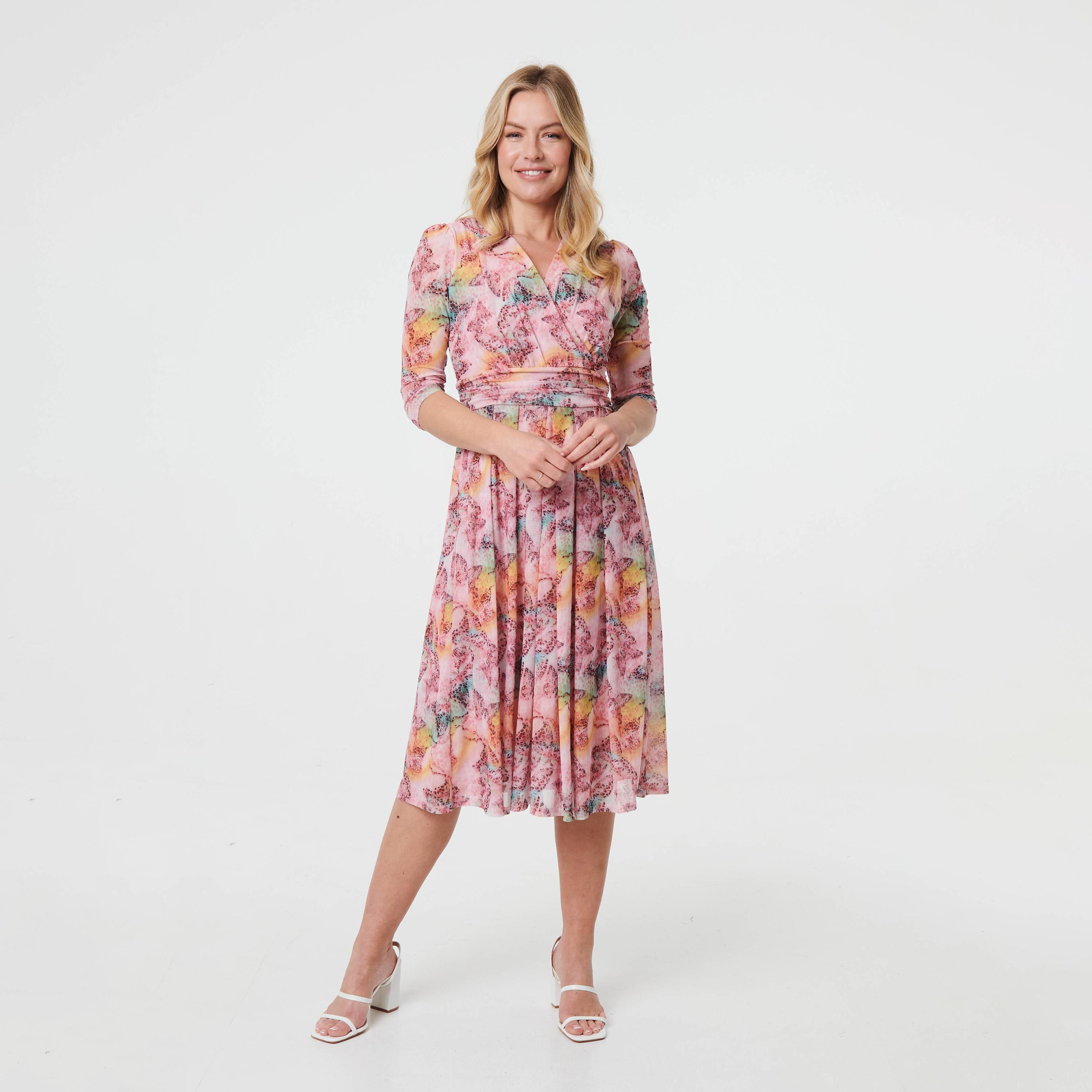 فستان ميدي بفتحة رقبة "سوربليس" وتصميم "بلاتيد" وطبعة وردي من إيزابيل لندن-women-clothing-dresses-image-1