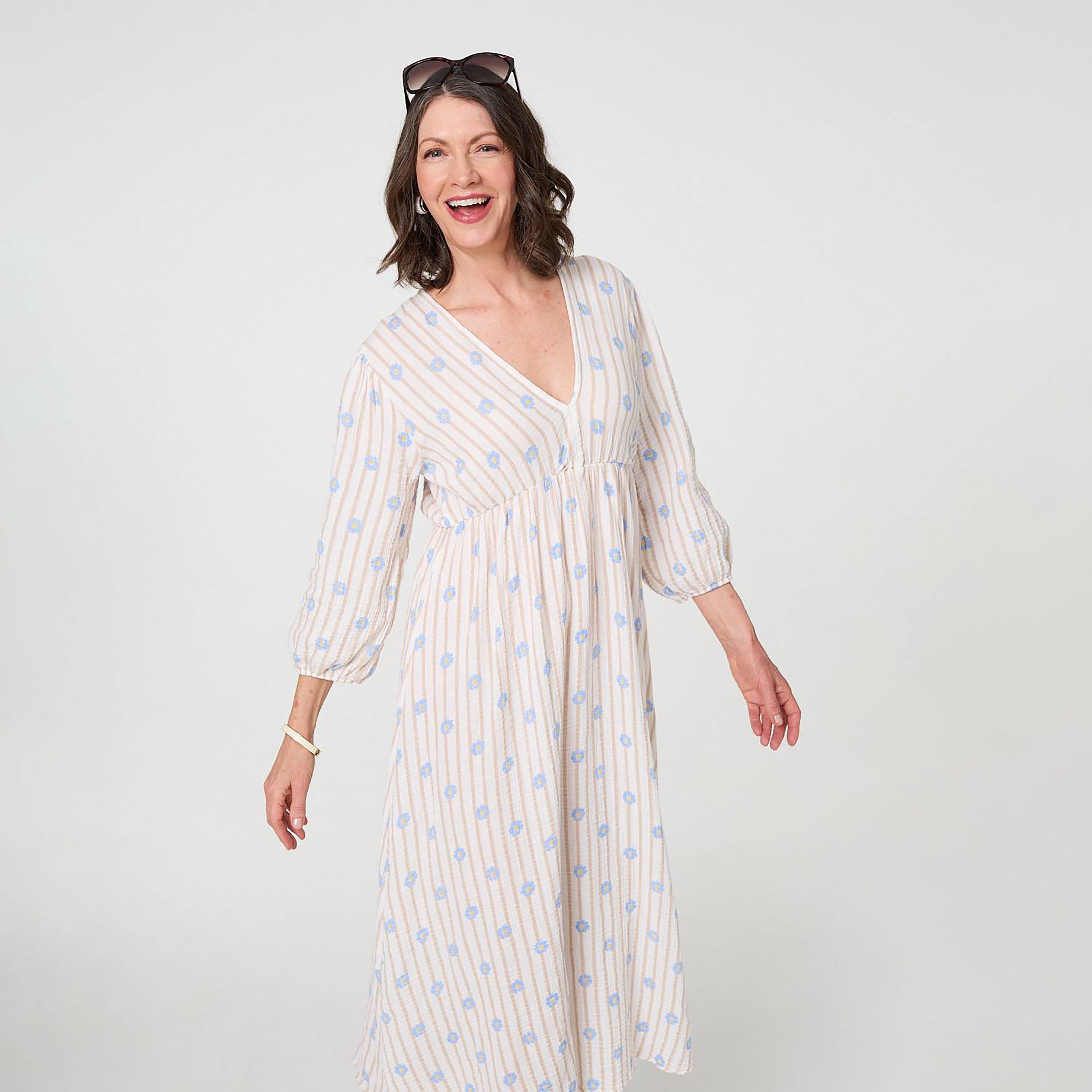 فستان قطني ميدي بتصميم مخطط وطبعة قلوب من إيزابيل لندن-women-clothing-dresses-image-6