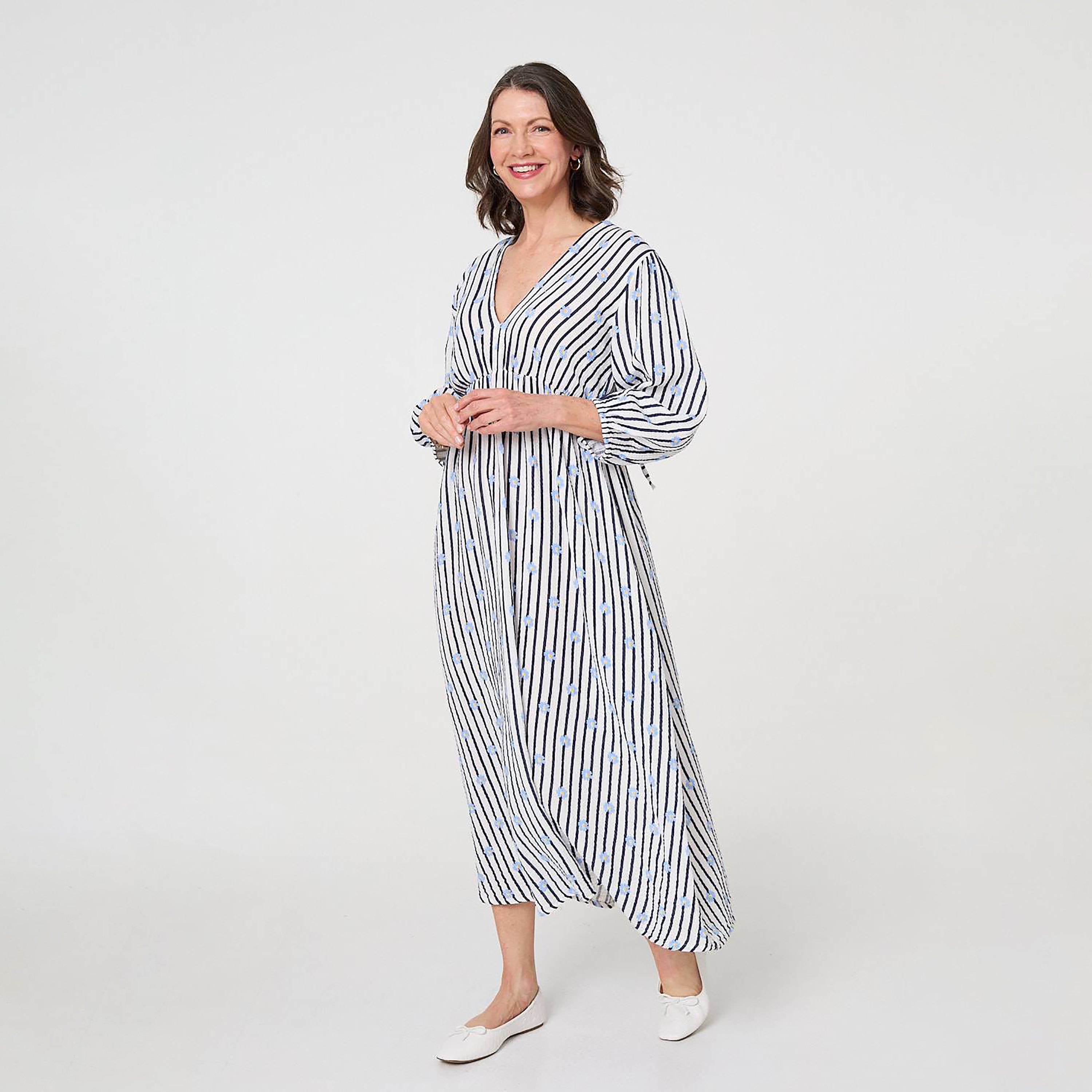 فستان قطني ميدي بتصميم مخطط وطبعة قلوب من إيزابيل لندن-women-clothing-dresses-image-1