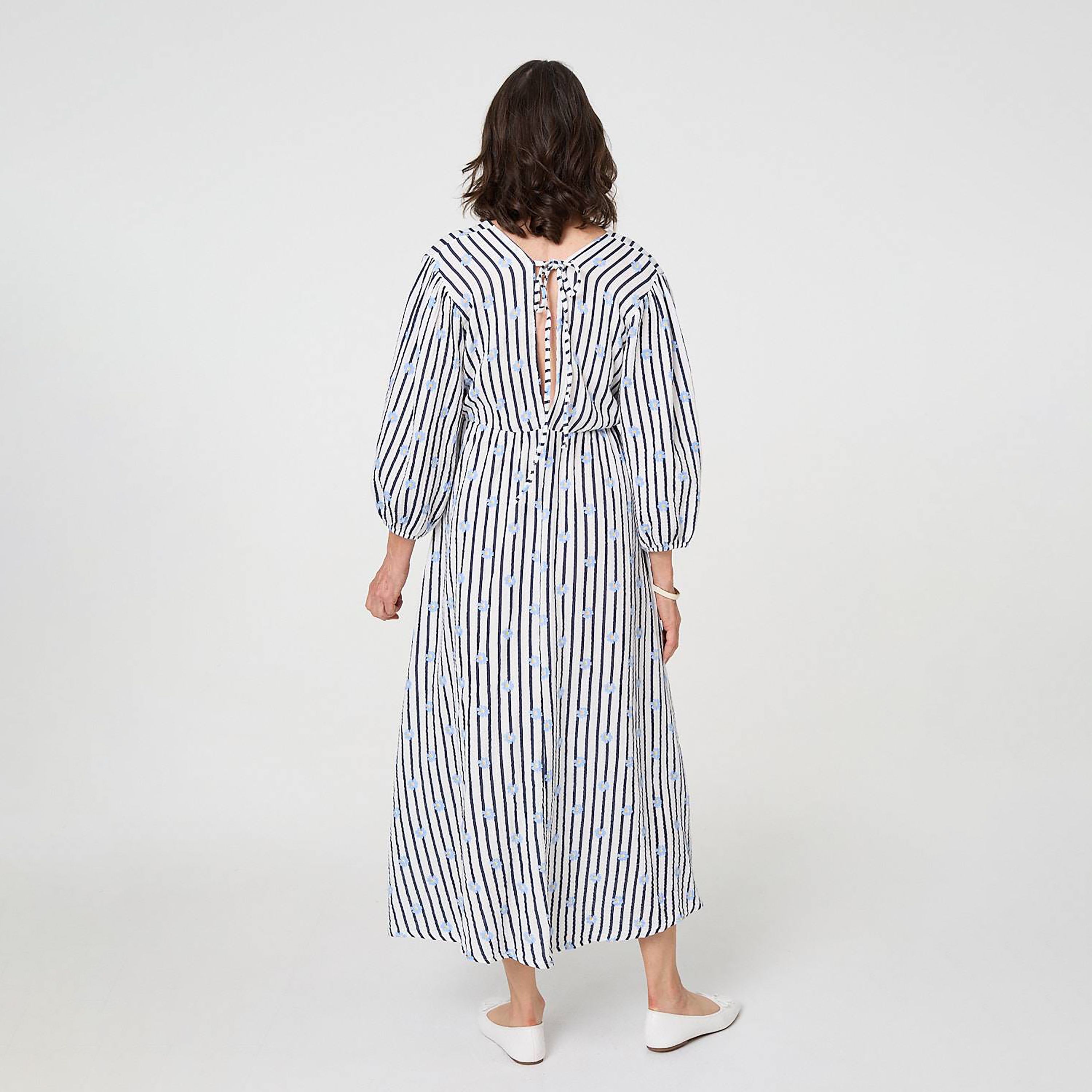 فستان قطني ميدي بتصميم مخطط وطبعة قلوب من إيزابيل لندن-women-clothing-dresses-image-3