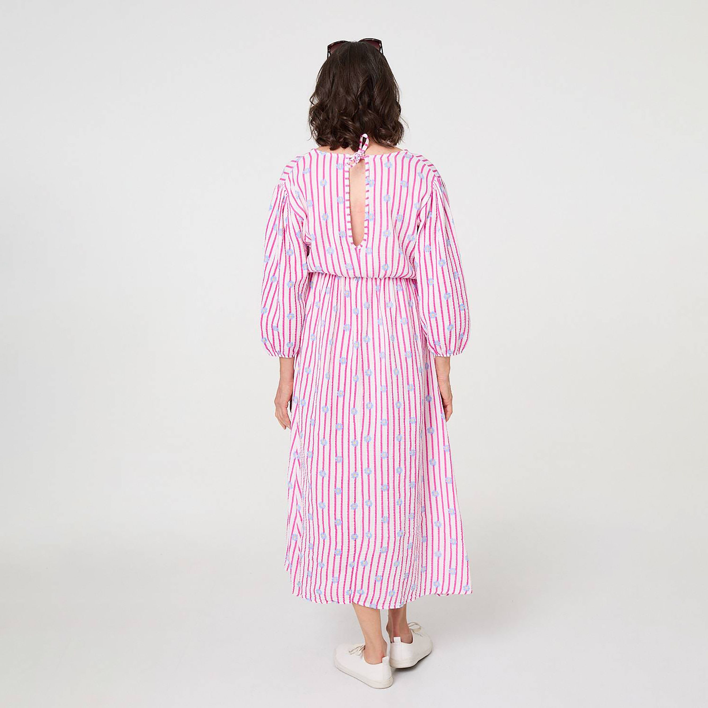 فستان قطني ميدي بتصميم مخطط وطبعة قلوب من إيزابيل لندن-women-clothing-dresses-image-11