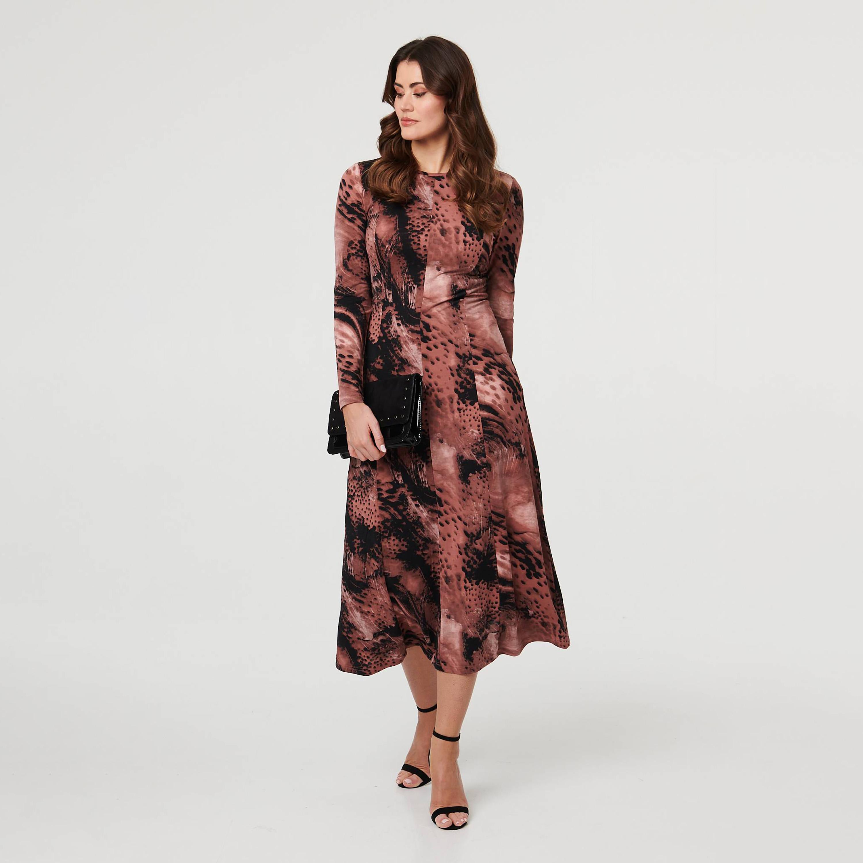 فستان ميدي نسائي بطبعة حيوانات تجريدية باللون البني من إيزابيل لندن-women-clothing-dresses-image-3