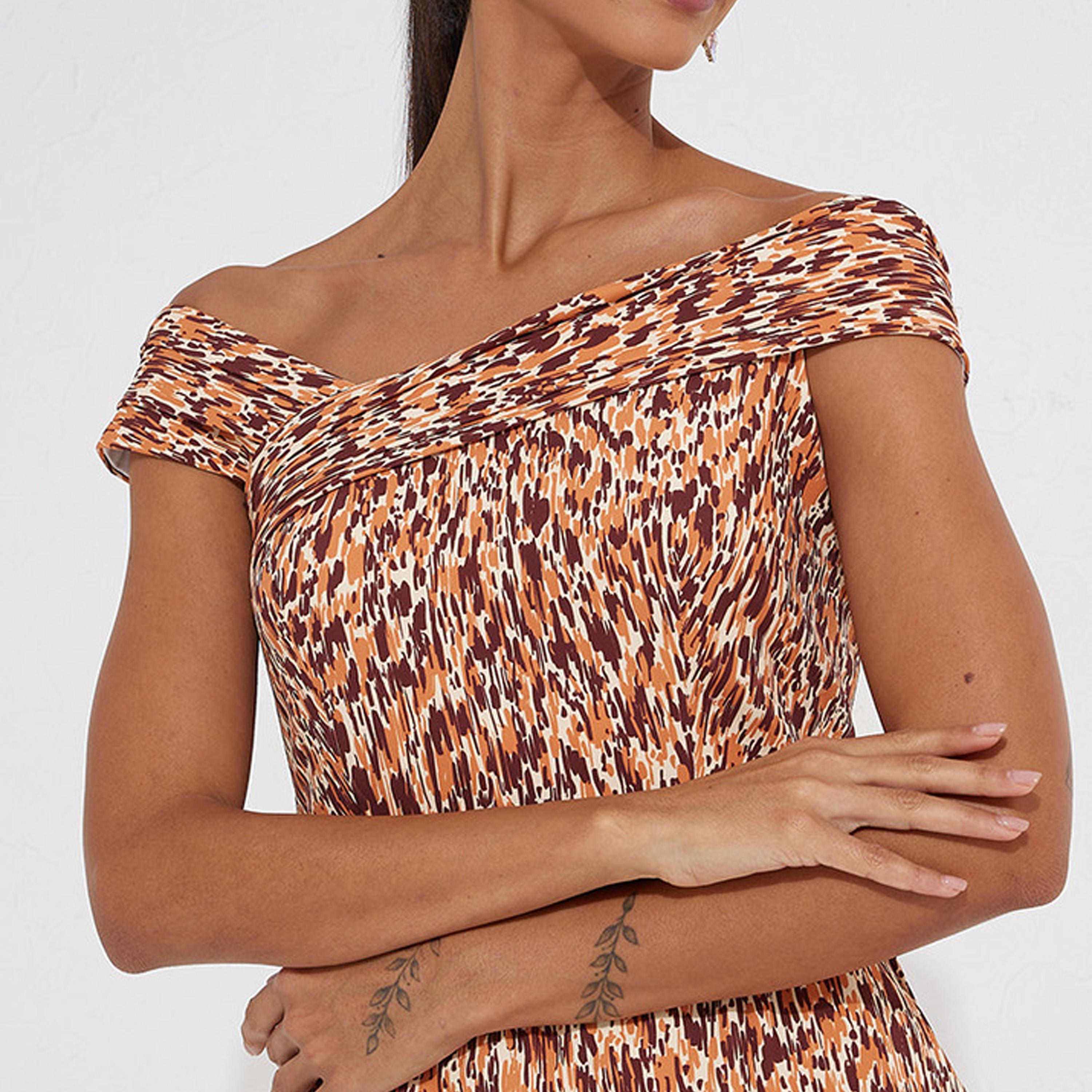 Little Mistress Floral Bodycon Knee Length Dress with Short Sleeves-women-clothing-dresses-image-3