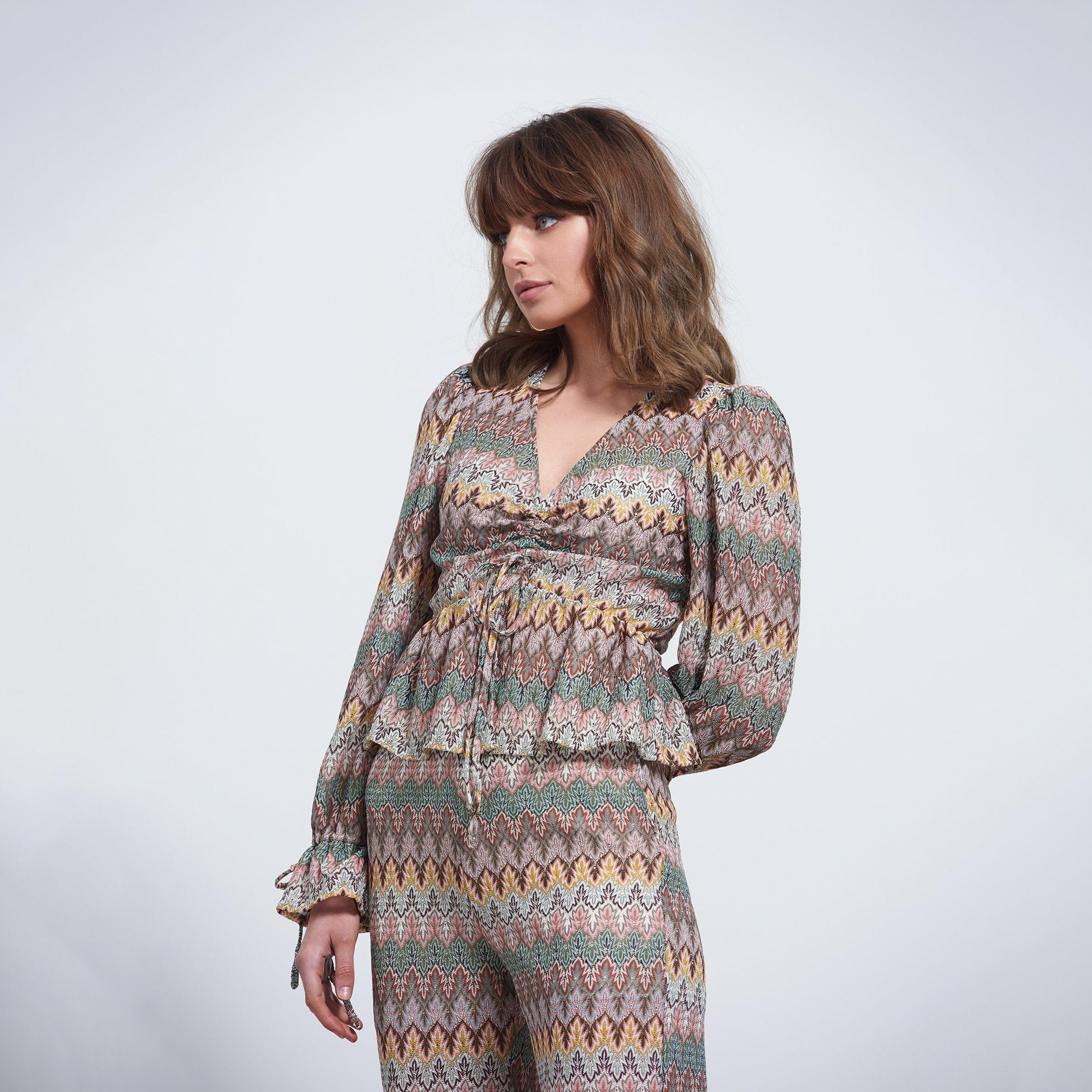 ليتل مسترس- بلوزة ياقة على شكل V تصميم منقوش أكمام طويلة-women-clothing-shirtsandblouses-blouses-image-1
