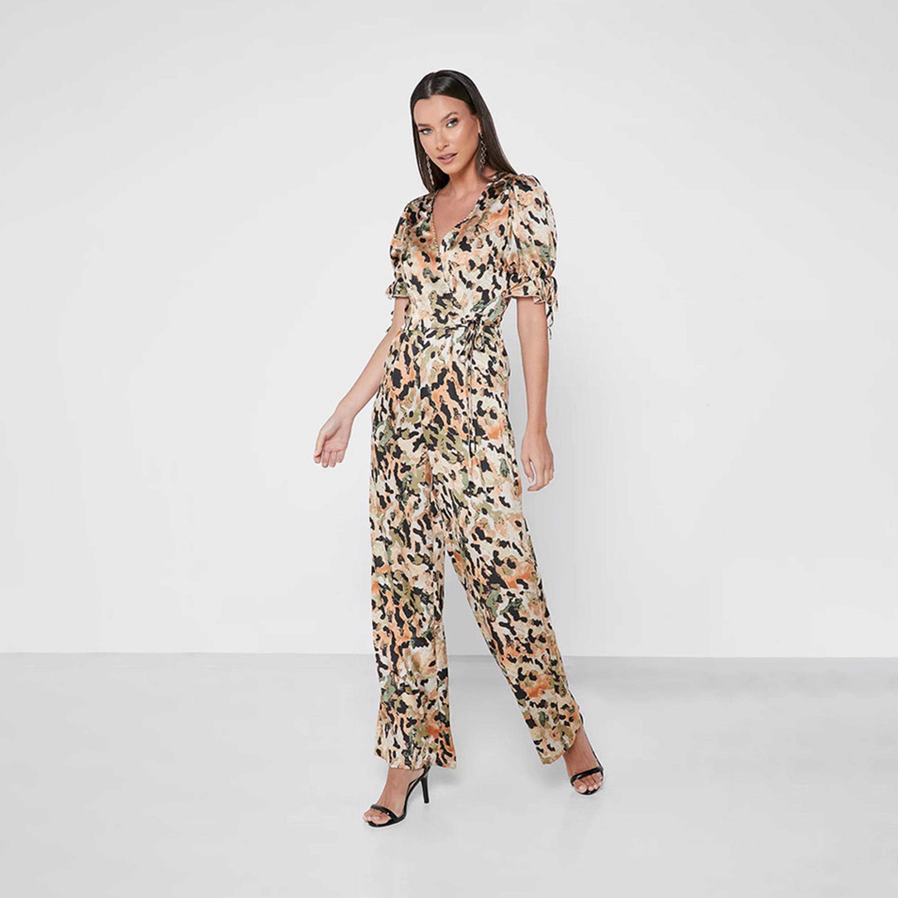 جمبسوت بطبعات حيوانات بياقة على شكل فى وأرجل واسعة من ليتل ميستريس-women-clothing-jumpsuits-image-1