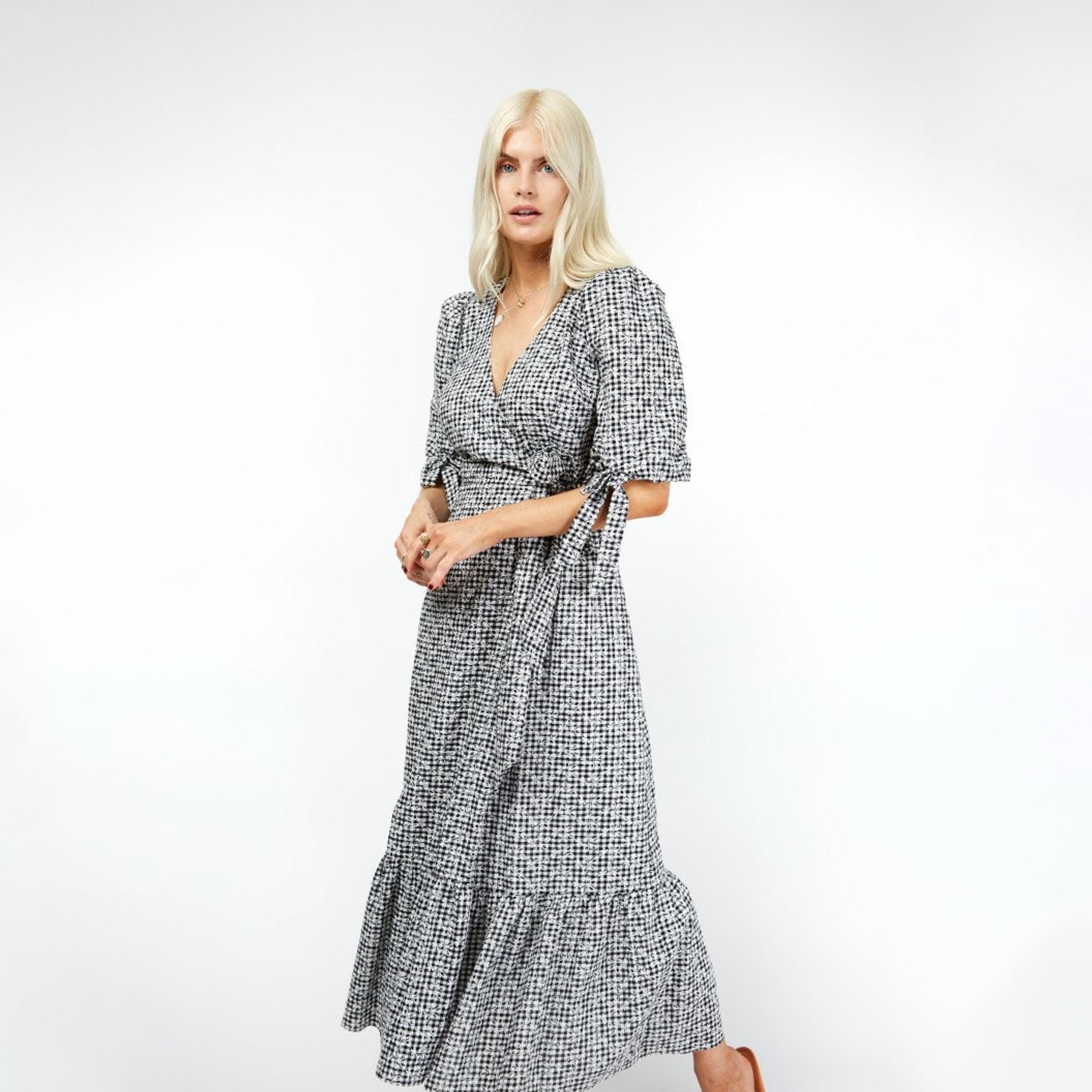 ليتل مسترس- فستان ماكسي ملفوف ياقة على شكل V نقشة مربعات أكمام قصيرة-women-clothing-dresses-image-2