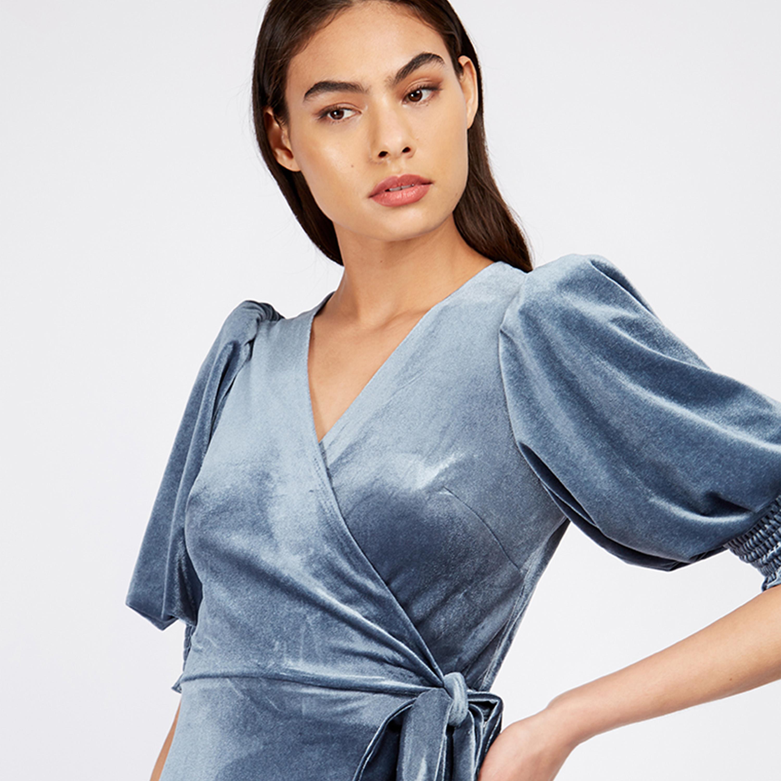 فستان ميدي ملفوف برقبة على شكل فى من ليتل ميستريس فيلفيت مع أكمام قصيرة-women-clothing-dresses-image-2