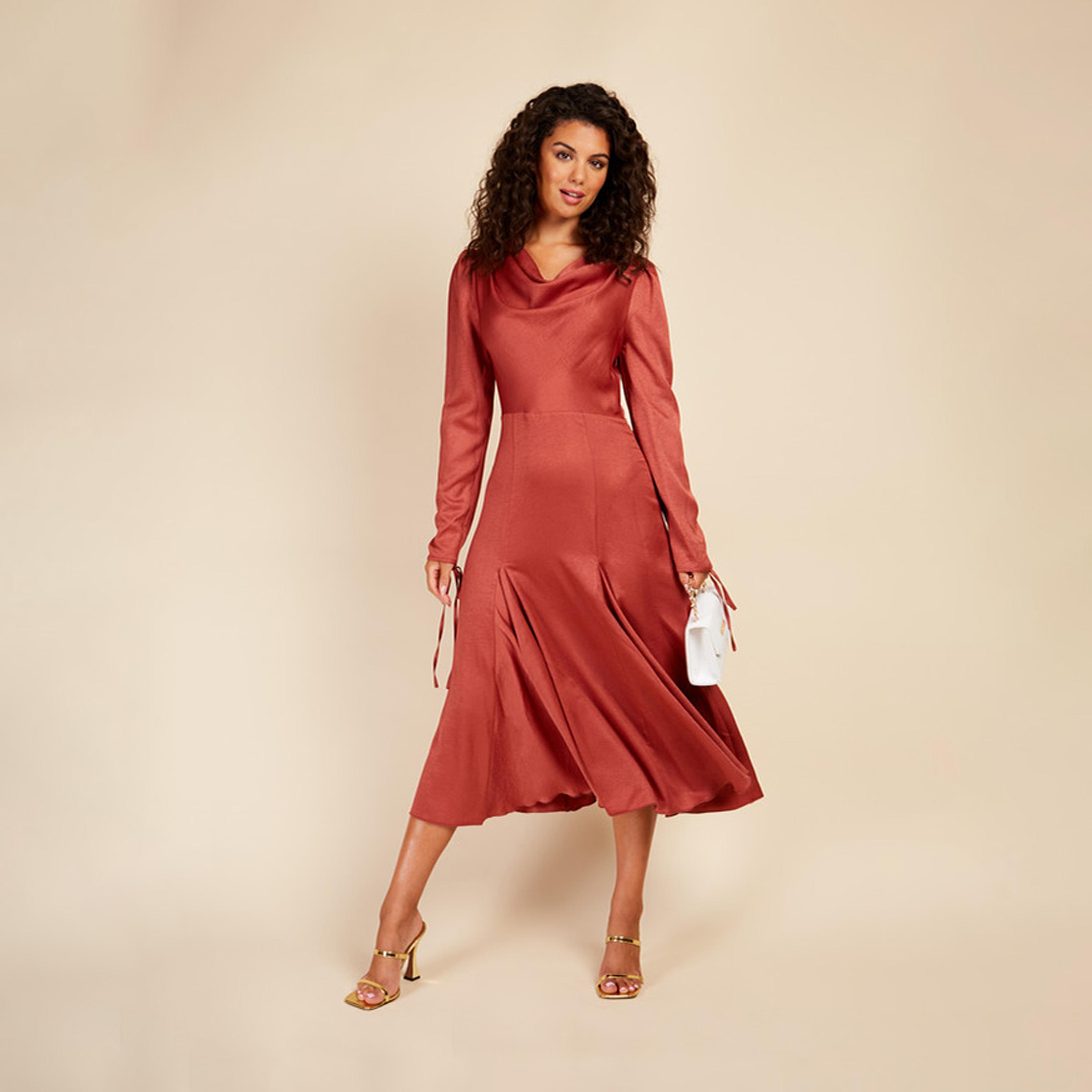 فستان ميدي بياقة متدلية على شكل إيه لاين مع أكمام طويلة من ليتل ميستريس ساتان-women-clothing-dresses-image-1