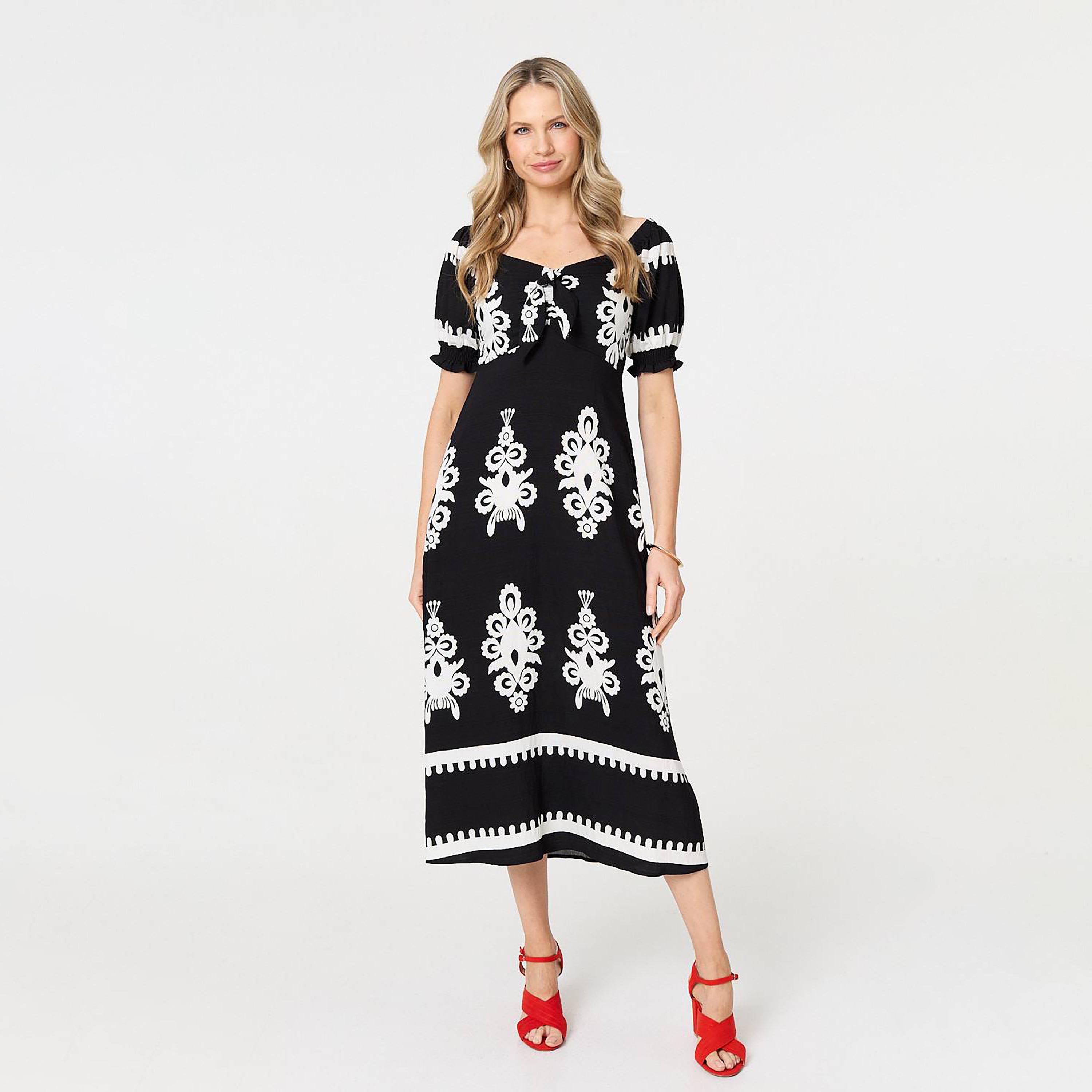 فستان ميدي بأكمام "باف" وياقة "سويت هارت" وتصميم "سموكت" مطبوع من إيزابيل لندن-women-clothing-dresses-image-1