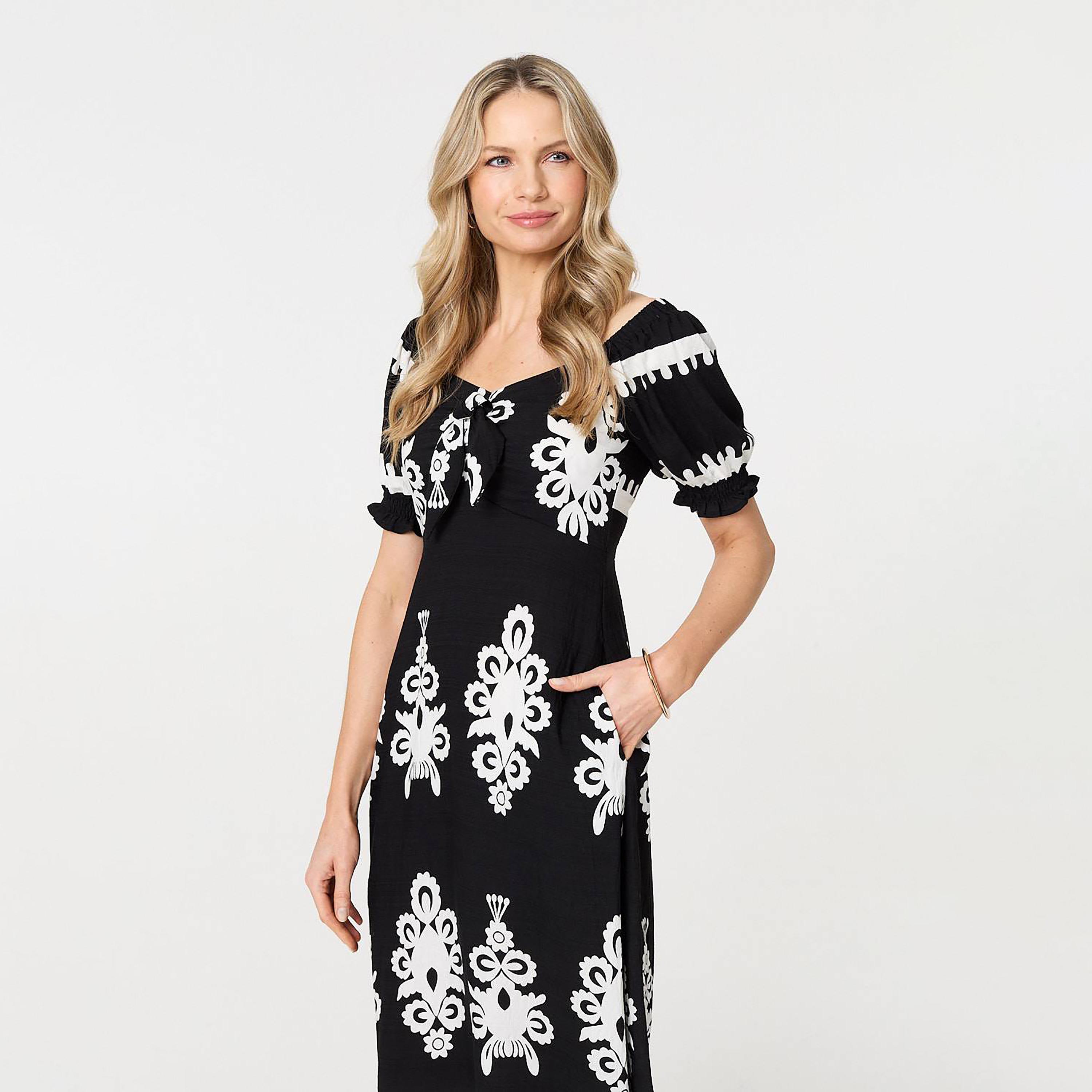 فستان ميدي بأكمام "باف" وياقة "سويت هارت" وتصميم "سموكت" مطبوع من إيزابيل لندن-women-clothing-dresses-image-3
