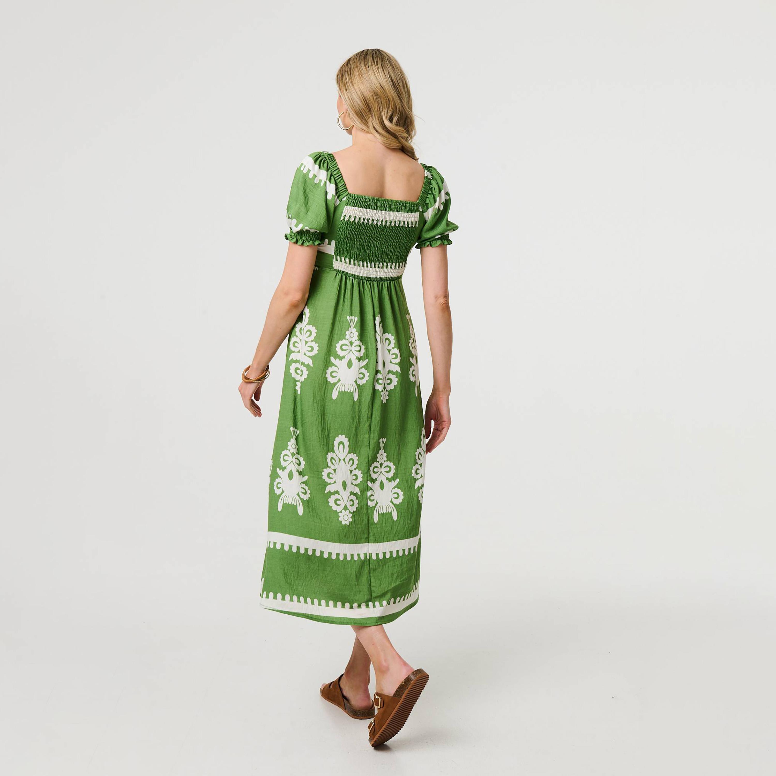 فستان ميدي بأكمام "باف" وياقة "سويت هارت" وتصميم "سموكت" مطبوع من إيزابيل لندن-women-clothing-dresses-image-8