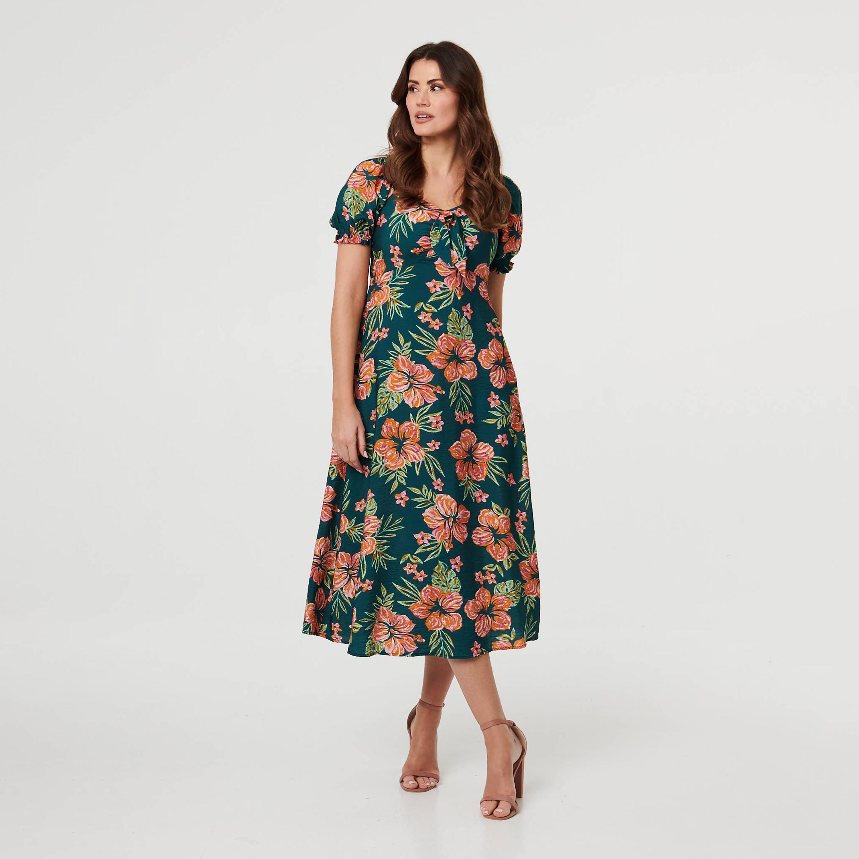 فستان ميدي بياقة "سويت هارت" وأكمام "باف" منفوخة وطبعة زهور ملونة من إيزابيل لندن-women-clothing-dresses-image-1