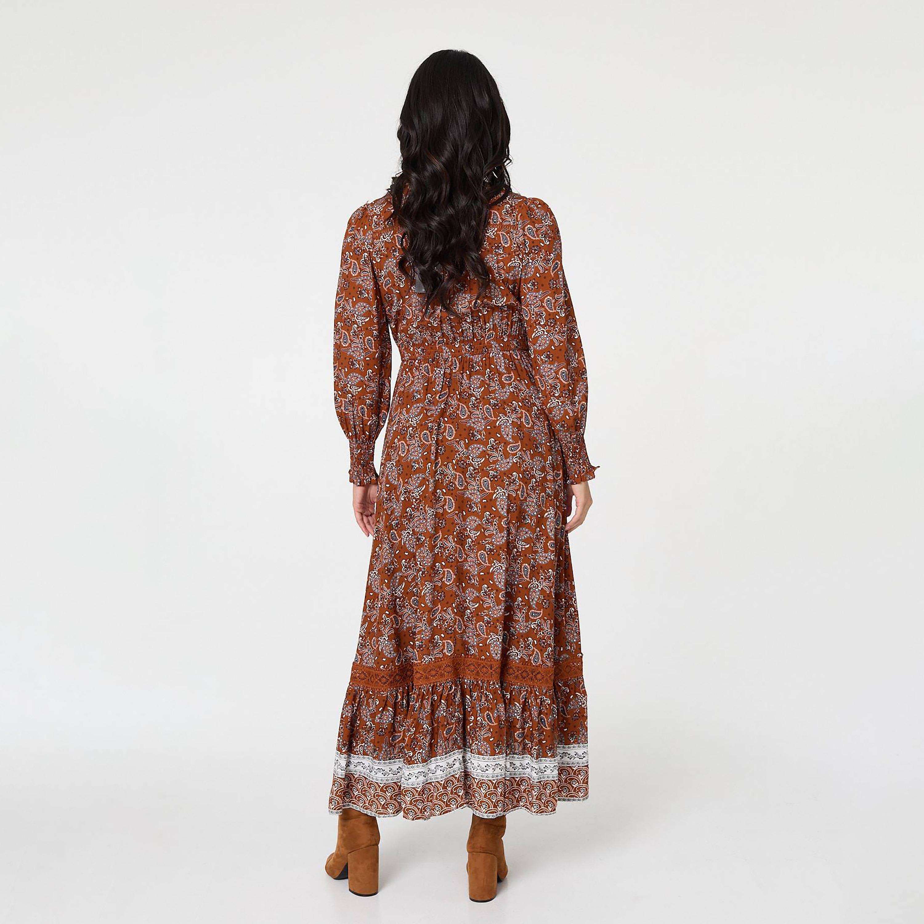 فستان ماكسي "فيت آند فلير" بأكمام "بيشوب" وطبعة "بيزلي" لون بني من إيزابيل لندن-women-clothing-dresses-image-4