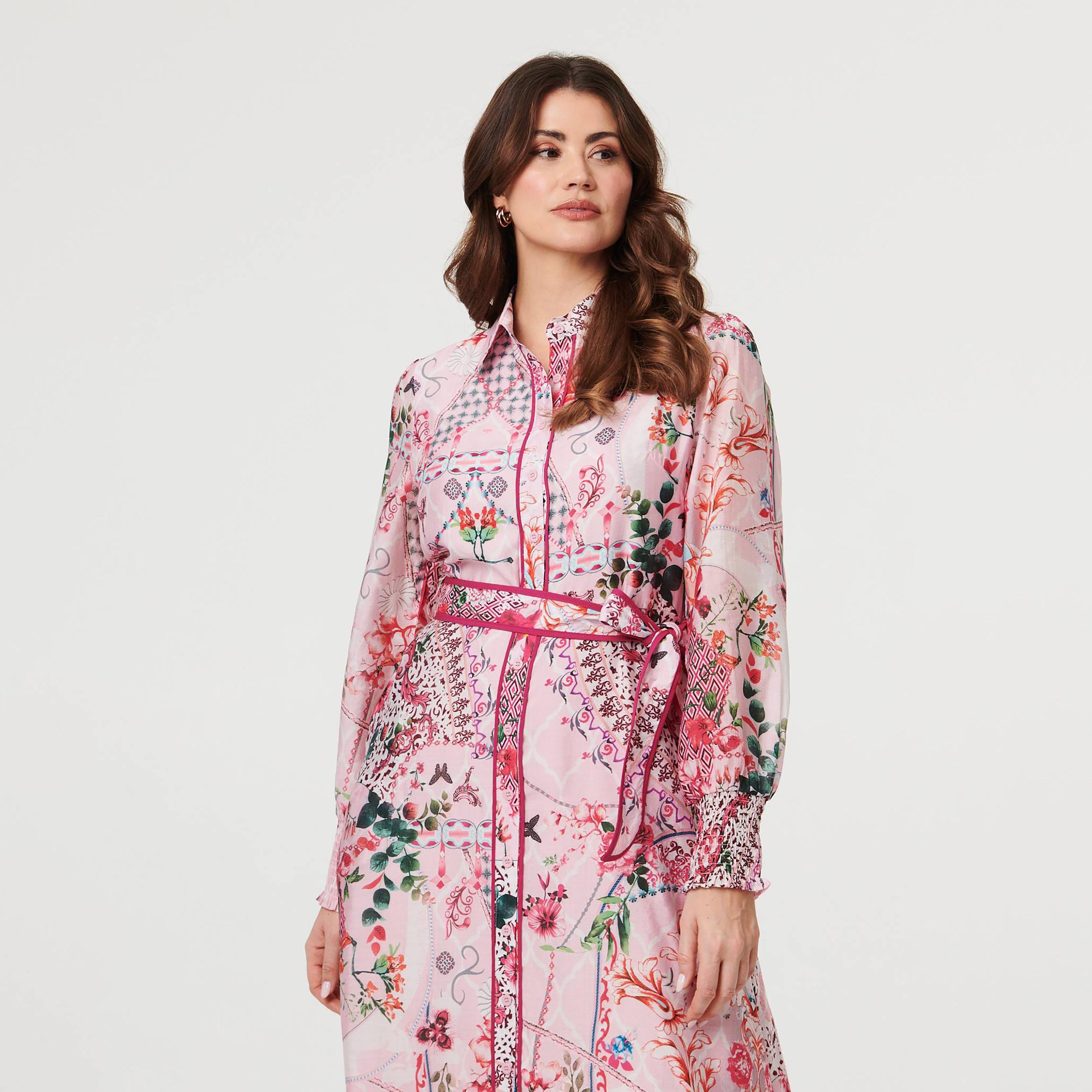 فستان قميص ميدي بياقة وأكمام "بيشوب" وطبعة زهور "باتش" وردية من إيزابيل لندن-women-clothing-dresses-image-2