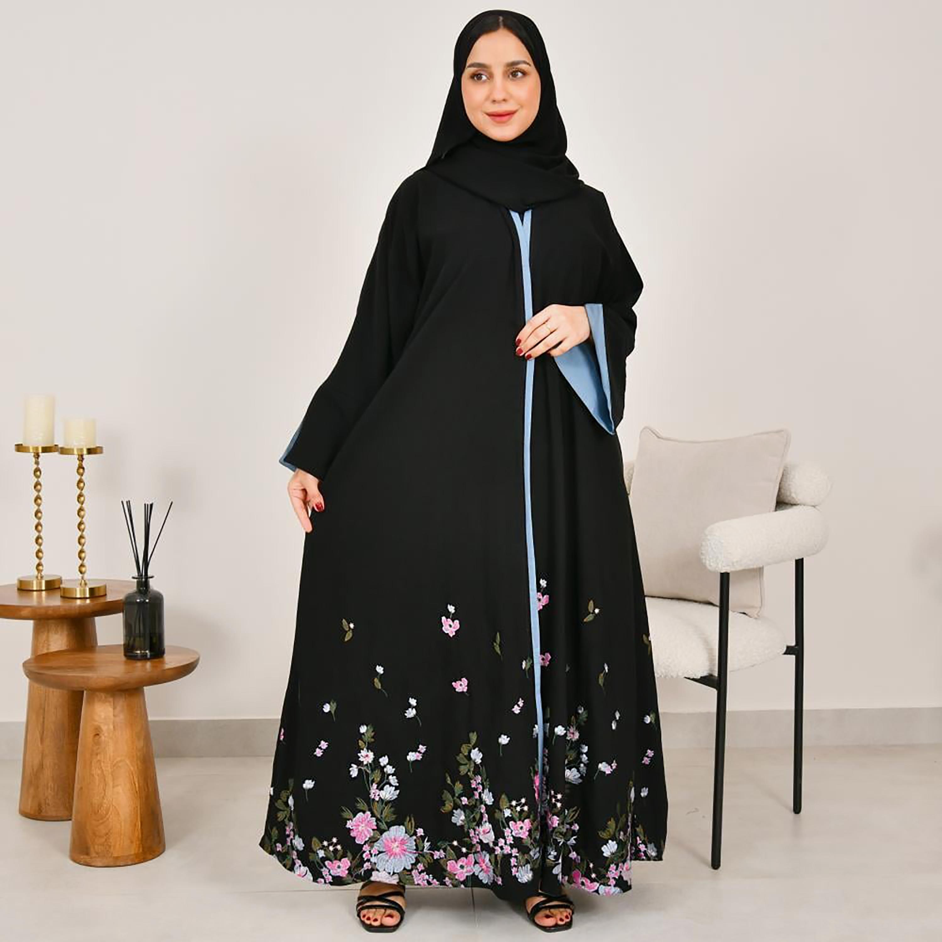 عباية نسائية من الكتان بأكمام واسعة مطرزة بالورود باللون الأسود مع حجاب من لمحة-women-arabicclothing-abayas-image-1