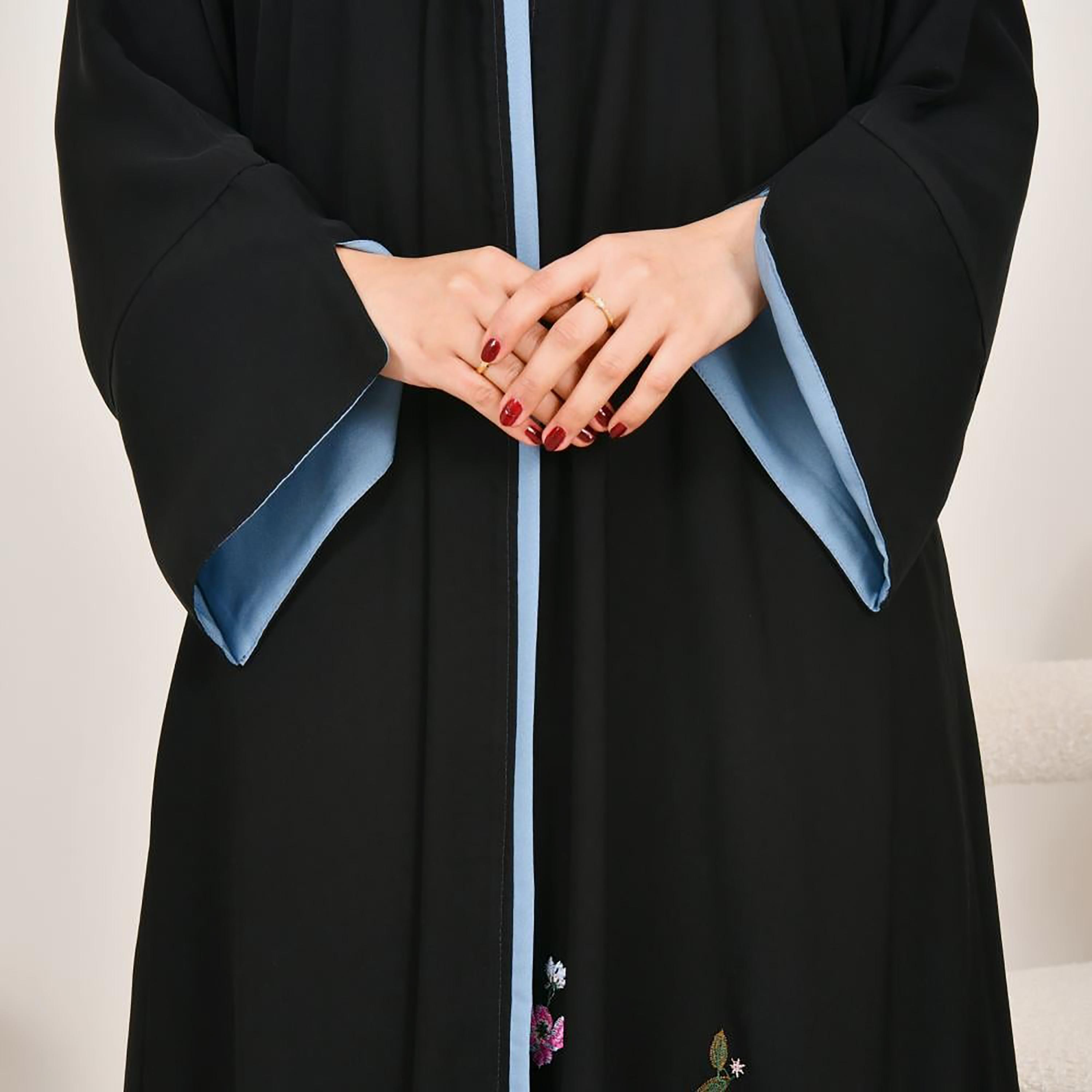 عباية نسائية من الكتان بأكمام واسعة مطرزة بالورود باللون الأسود مع حجاب من لمحة-women-arabicclothing-abayas-image-3