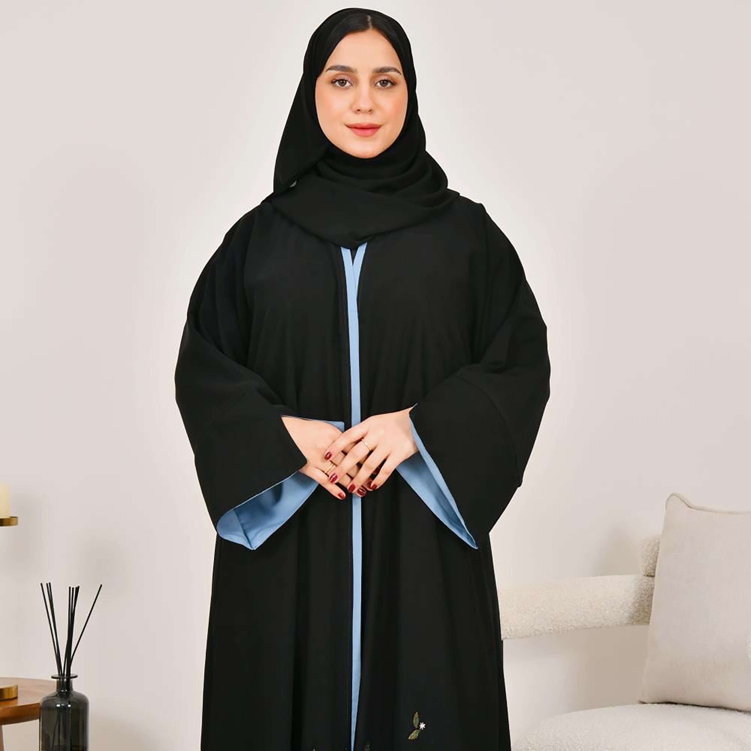 عباية نسائية من الكتان بأكمام واسعة مطرزة بالورود باللون الأسود مع حجاب من لمحة-women-arabicclothing-abayas-image-5