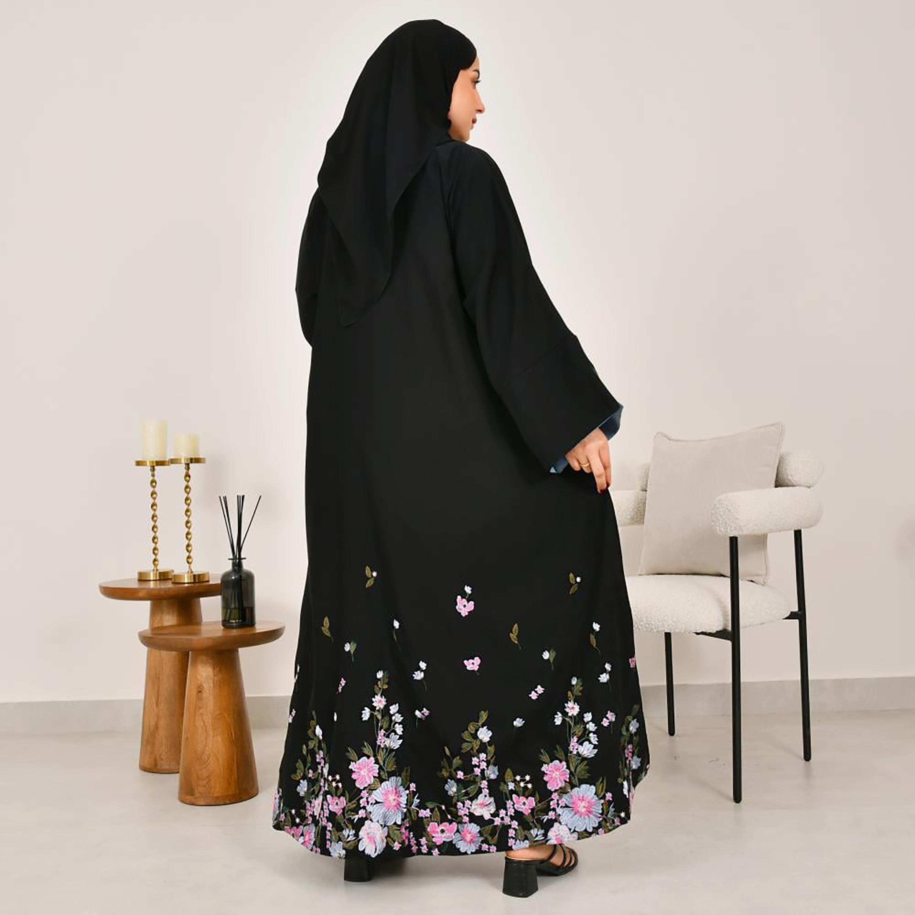 عباية نسائية من الكتان بأكمام واسعة مطرزة بالورود باللون الأسود مع حجاب من لمحة-women-arabicclothing-abayas-image-6