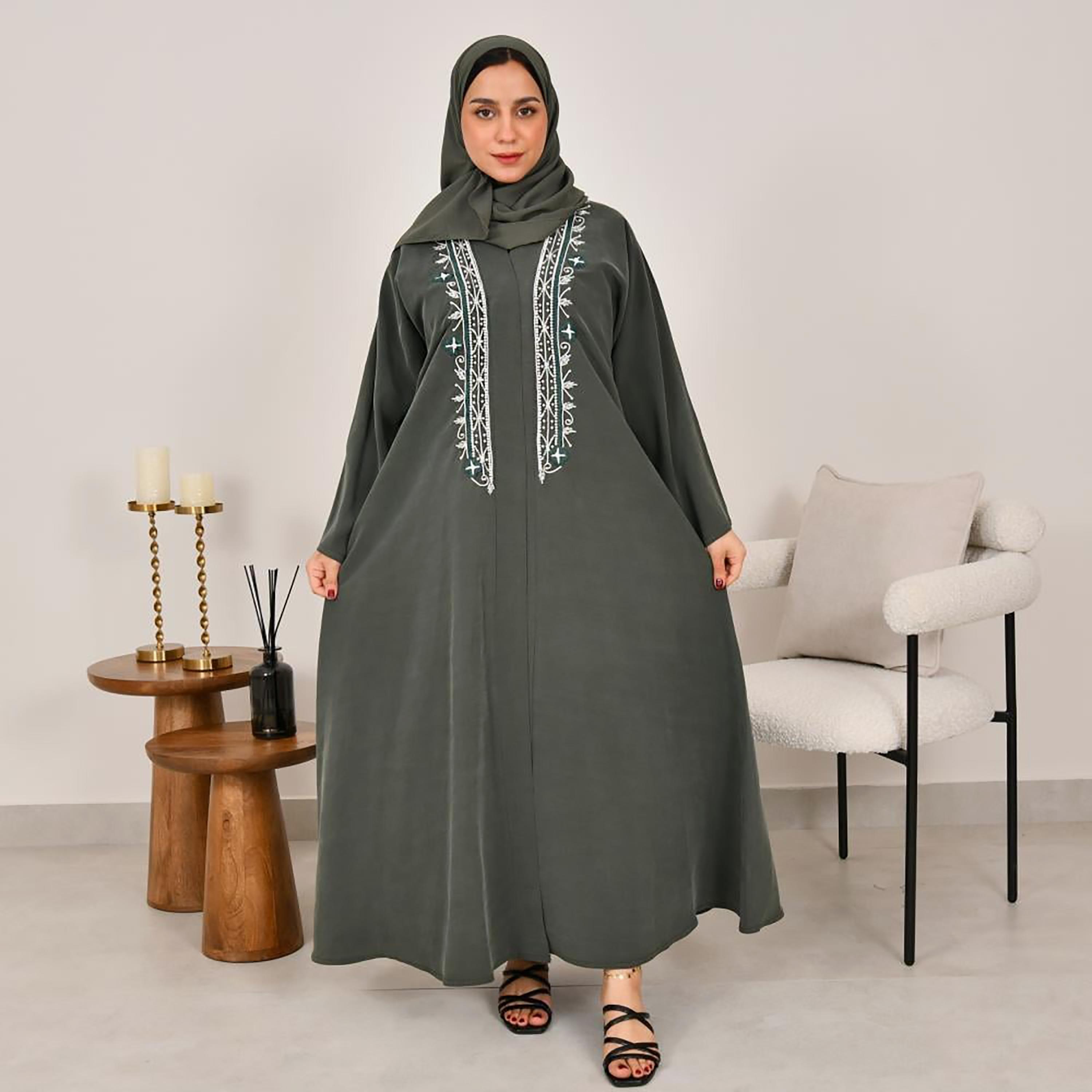 عباية نسائية من الكتان بأكمام واسعة مطرزة باللون الأخضر مع حجاب من لمحة-women-arabicclothing-abayas-image-1
