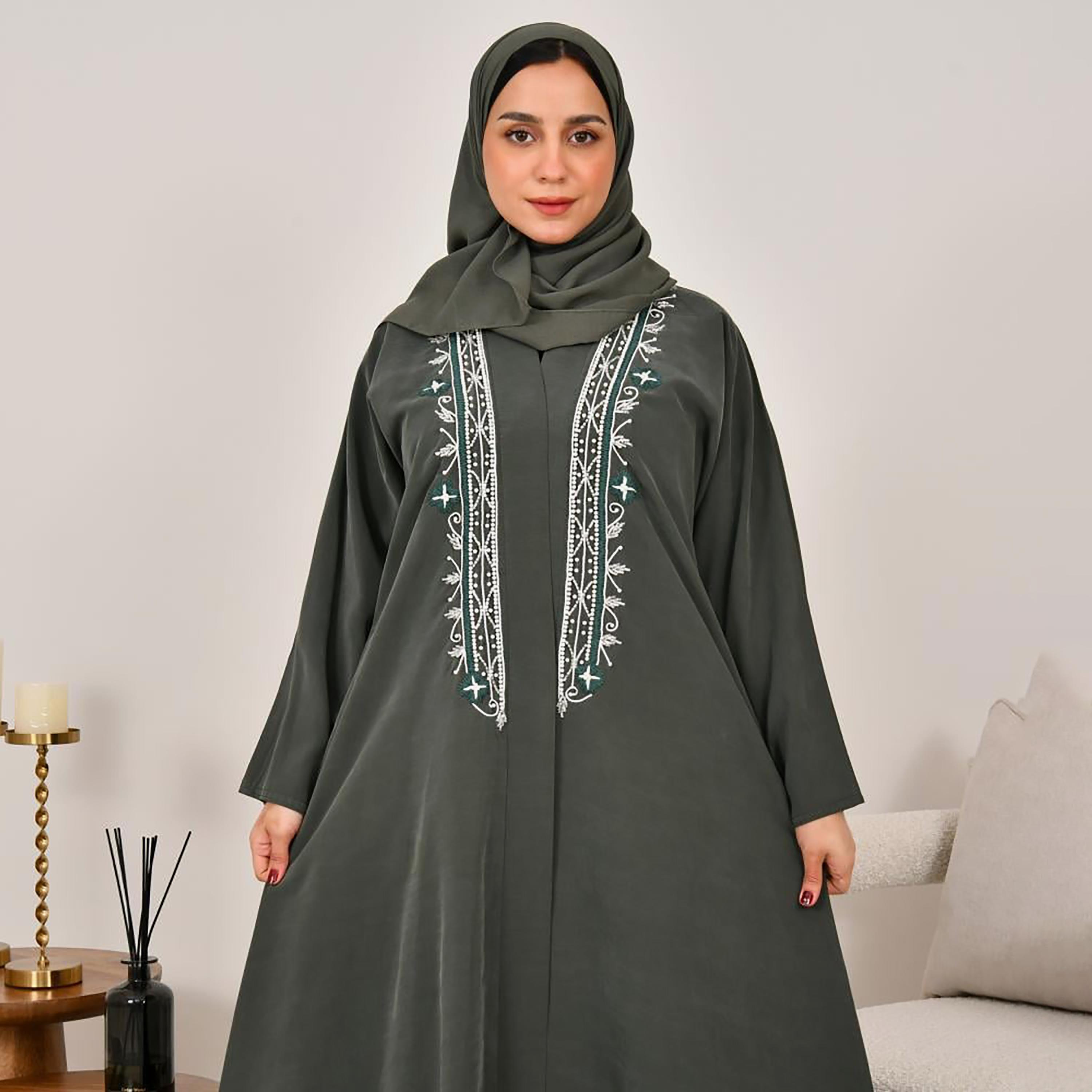 عباية نسائية من الكتان بأكمام واسعة مطرزة باللون الأخضر مع حجاب من لمحة-women-arabicclothing-abayas-image-2