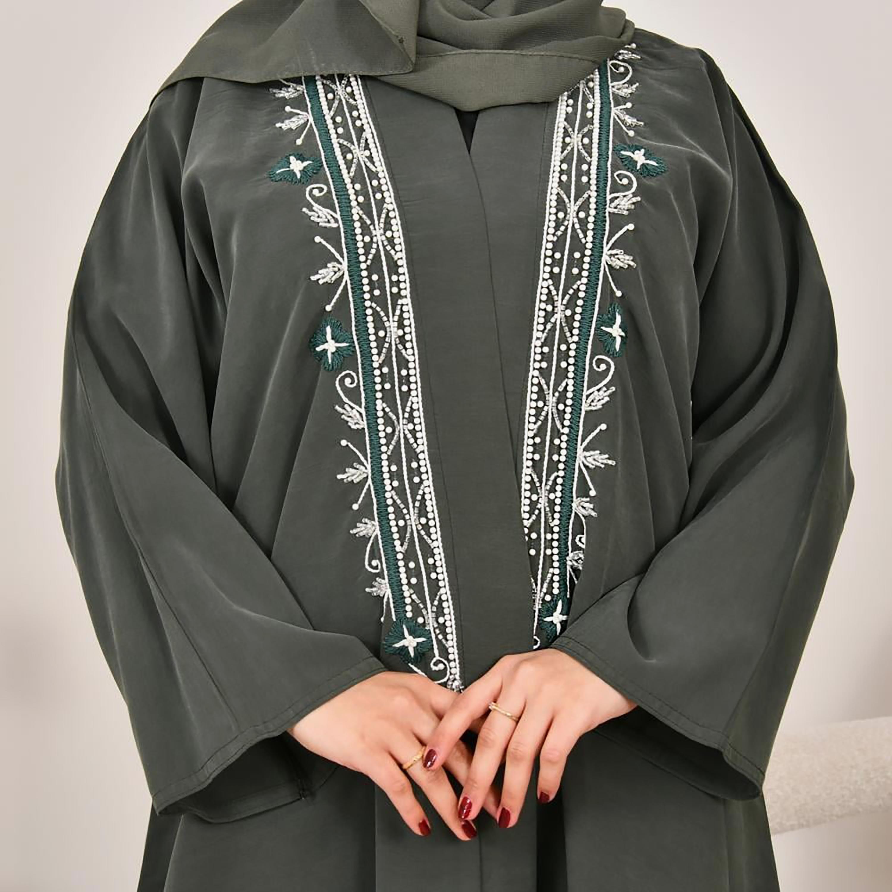 عباية نسائية من الكتان بأكمام واسعة مطرزة باللون الأخضر مع حجاب من لمحة-women-arabicclothing-abayas-image-3