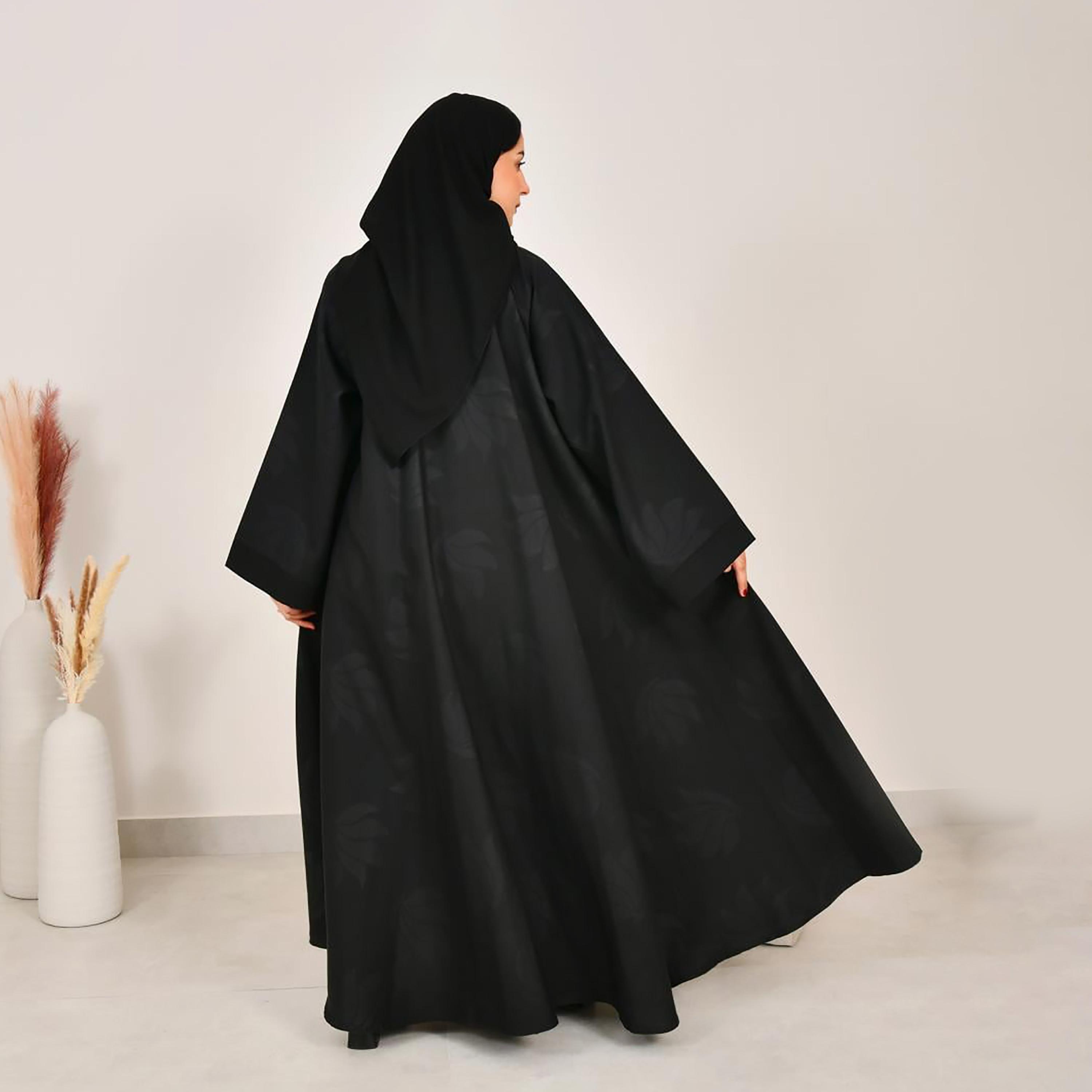عباية نسائية من الكتان بأكمام واسعة وطبعة مربعات سوداء مع حجاب من لمحة-women-arabicclothing-abayas-image-6
