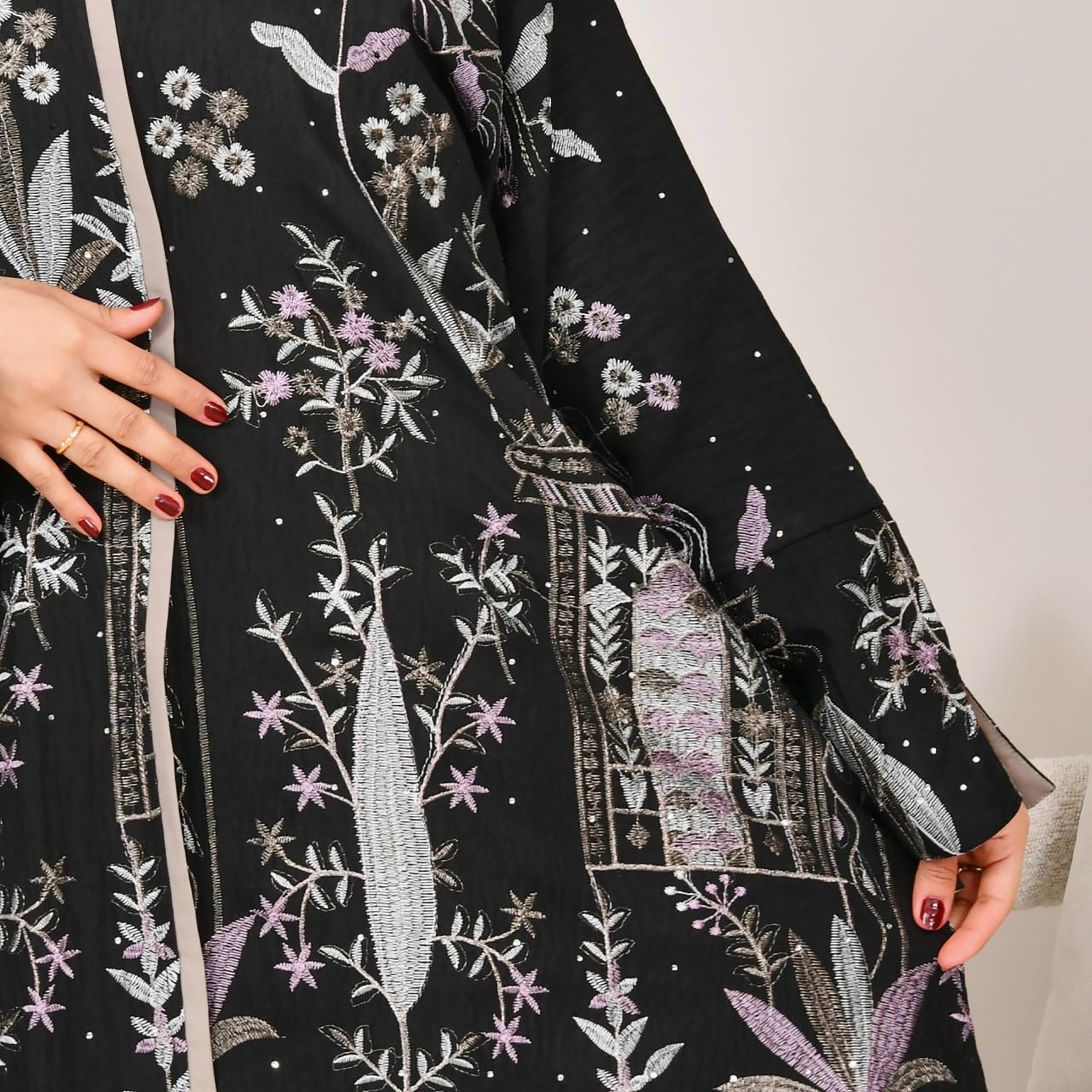 عباية نسائية من الكتان مطرزة بالزهور وأكمام واسعة مع حجاب من حوراء-women-arabicclothing-abayas-image-3
