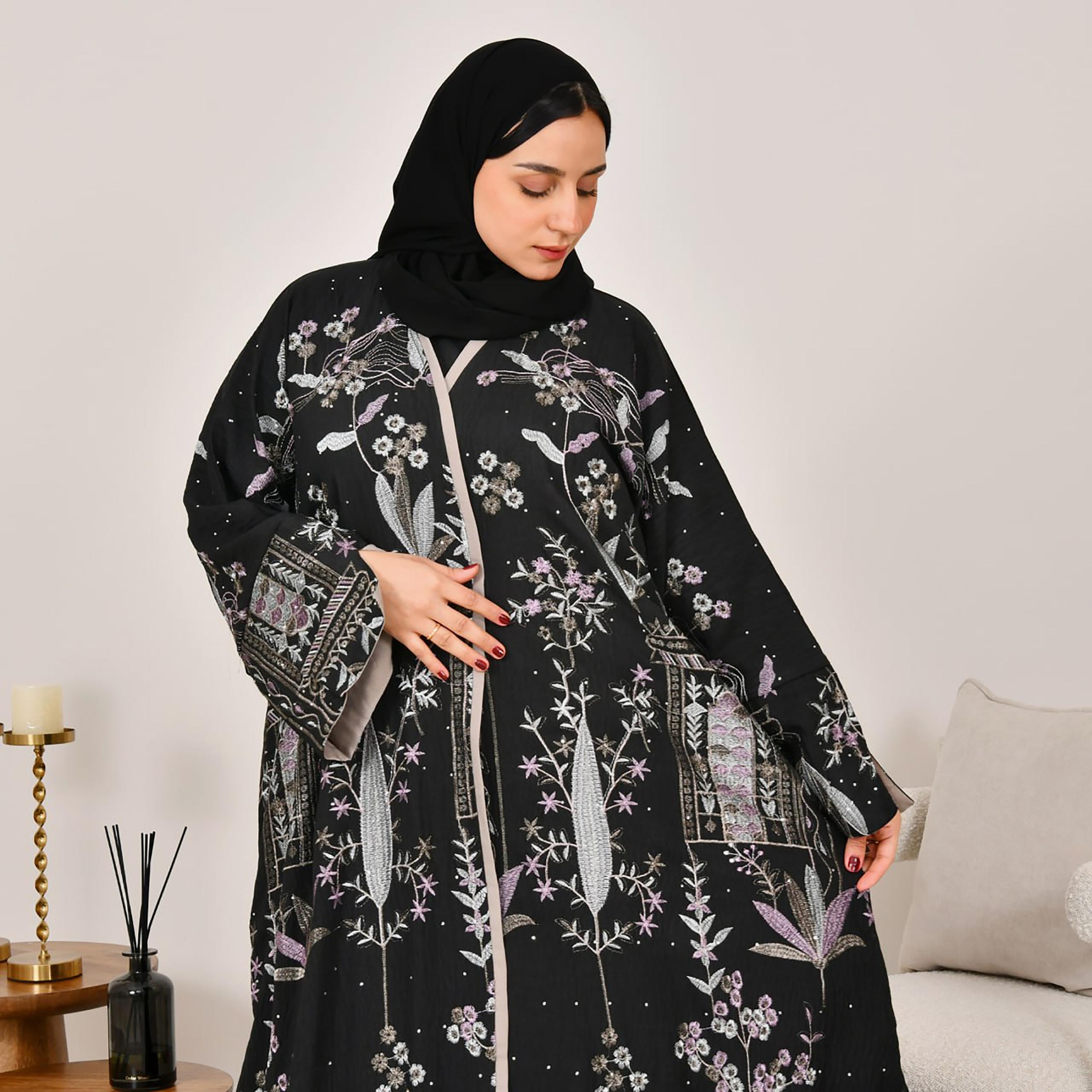 عباية نسائية من الكتان مطرزة بالزهور وأكمام واسعة مع حجاب من حوراء-women-arabicclothing-abayas-image-4
