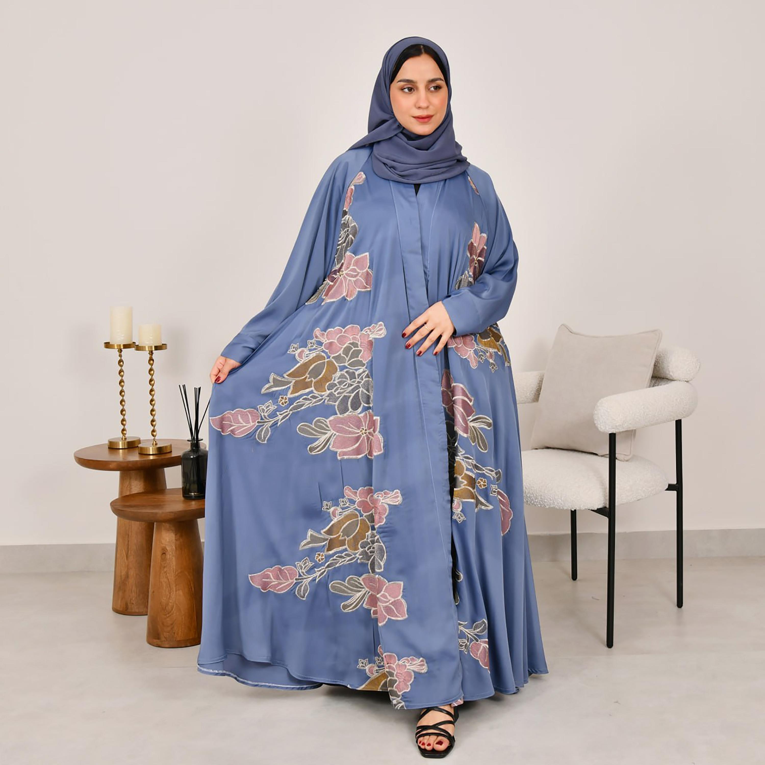 عباية نسائية من الكتان مع حجاب مطرزة بالزهور باللون الأزرق وأكمام راجلان من حوراء-women-arabicclothing-abayas-image-1