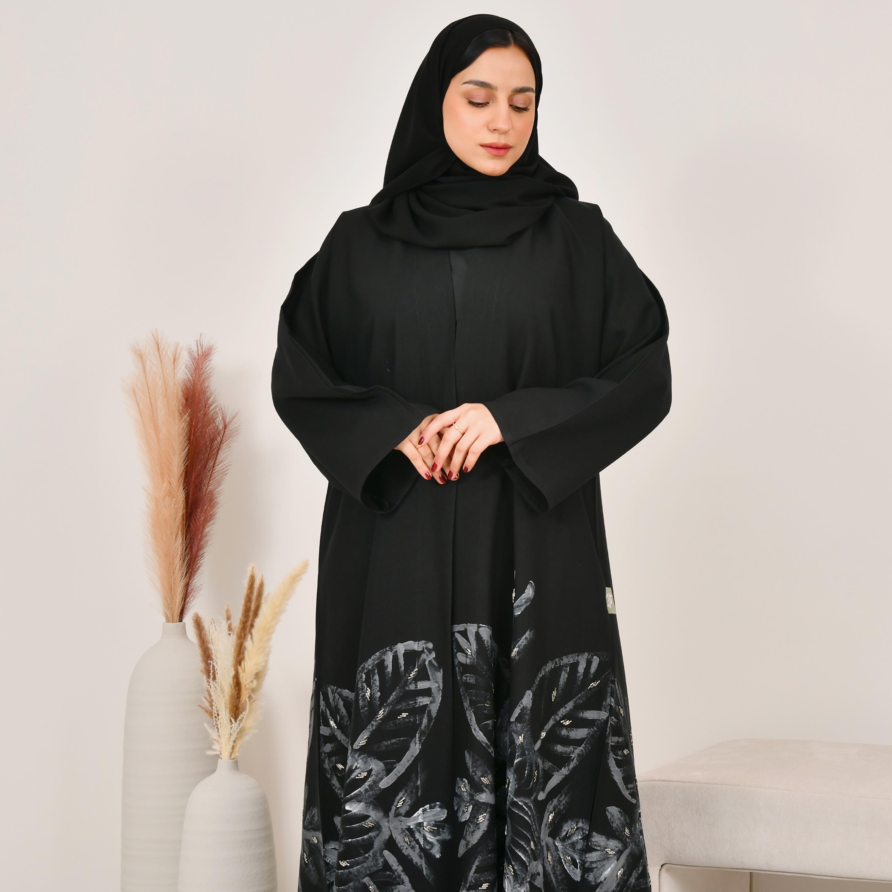 عباية نسائية سوداء من الكتان المرسوم يدويًا مع حجاب من حوراء-women-arabicclothing-abayas-image-2