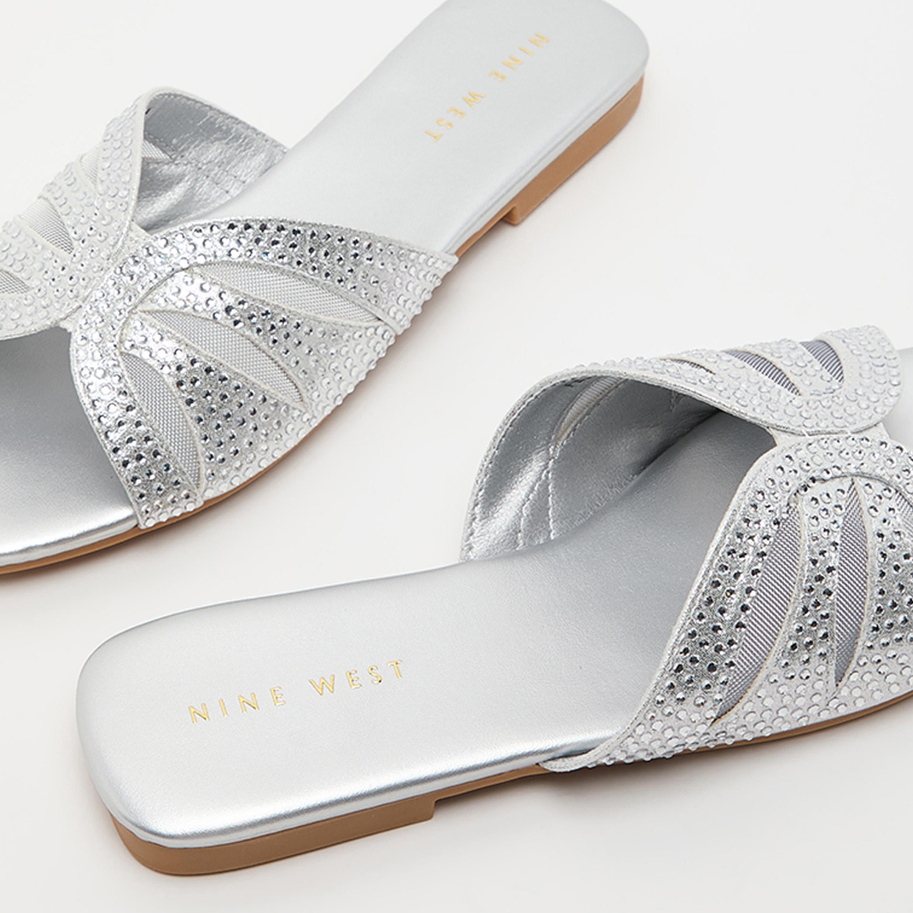 ناين ويست - صندل نسائي مسطح سهل الارتداء | FEE2526-women-shoes-sandals-flats-image-2
