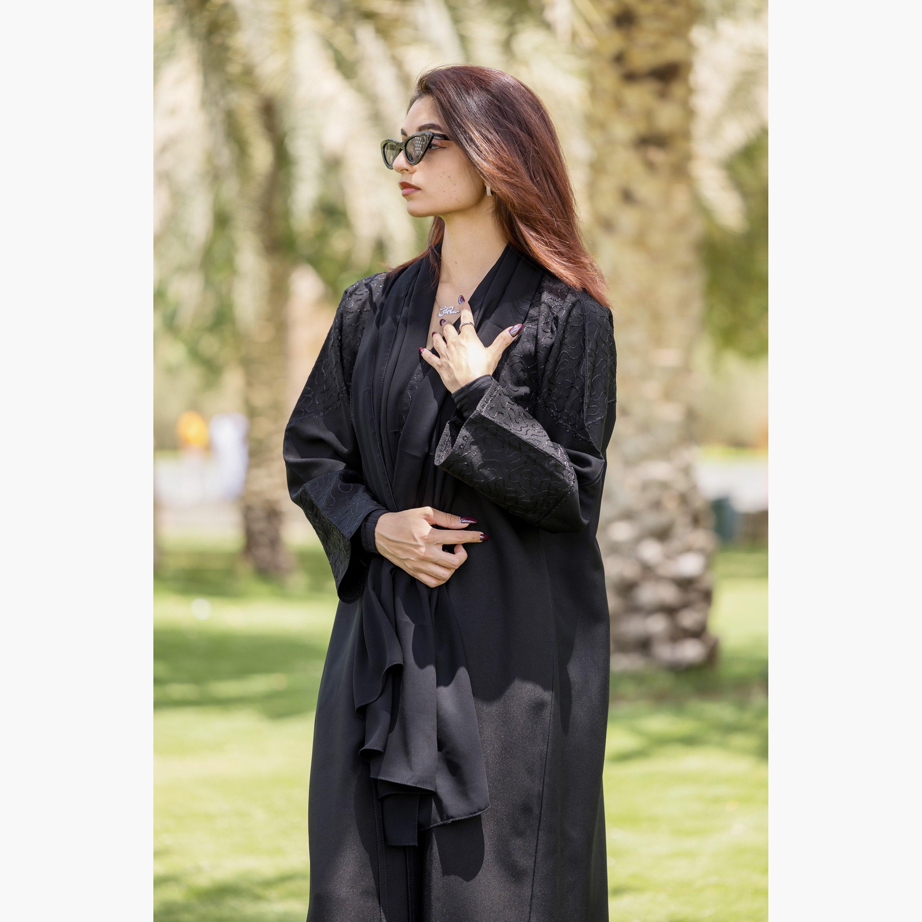 عباية نسائية مع حجاب بتصميم آري ورك مفتوح من الأمام وأكمام مطرزة من فاشون لاين-women-arabicclothing-abayas-image-5