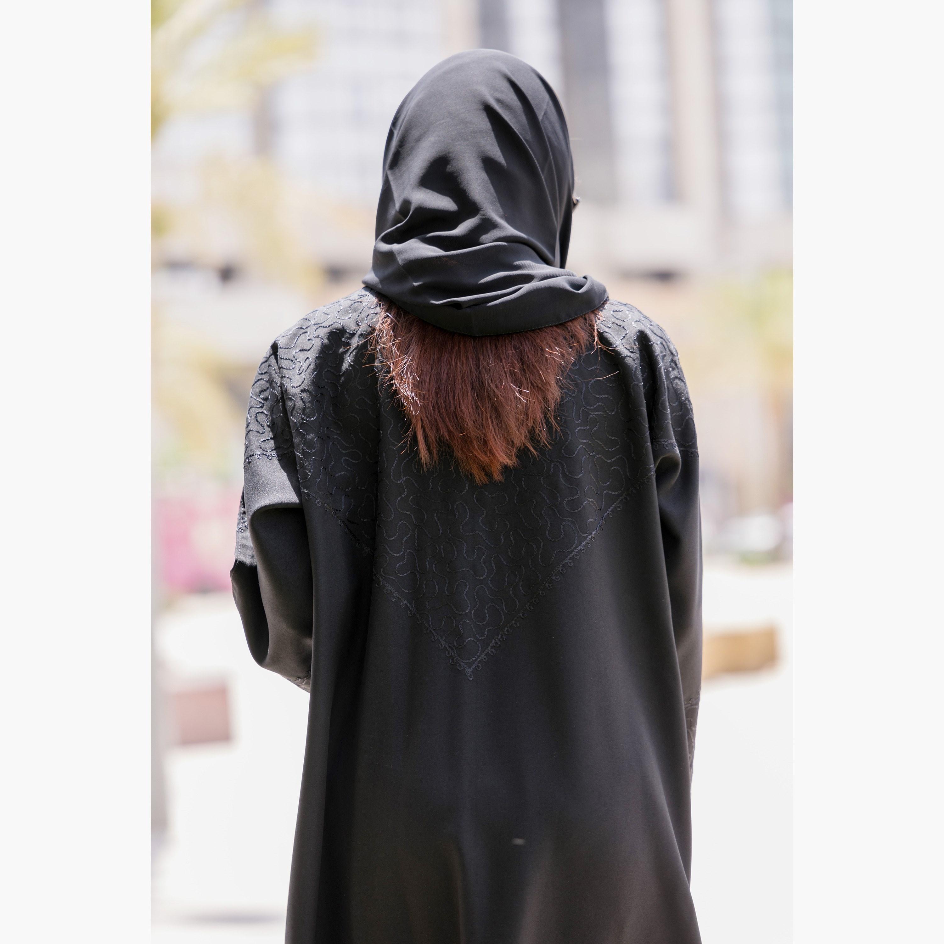 عباية نسائية مع حجاب بتصميم آري ورك مفتوح من الأمام وأكمام مطرزة من فاشون لاين-women-arabicclothing-abayas-image-6