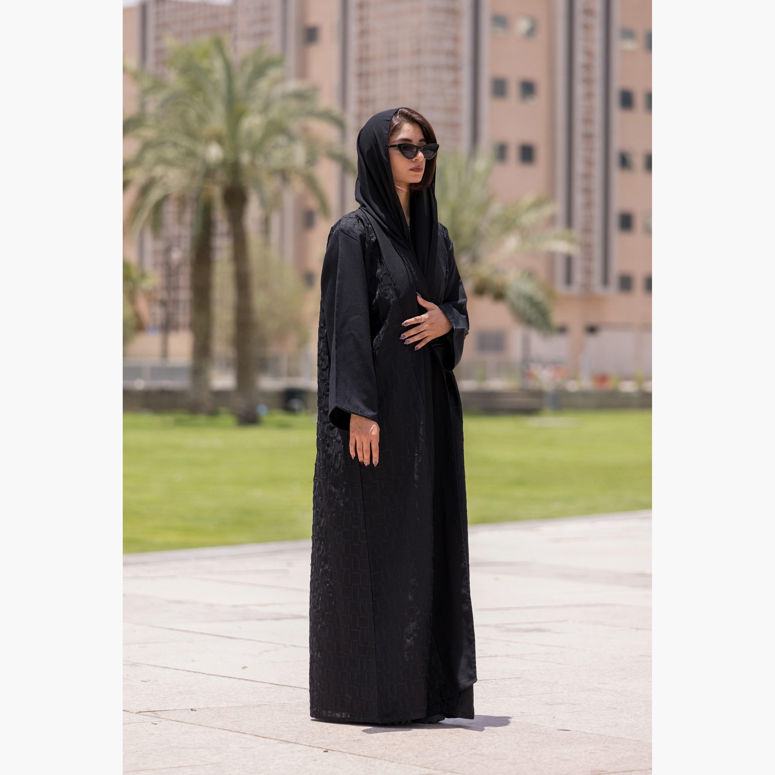 عباية نسائية مع حجاب سوداء مطرزة بفتحة أمامية وأكمام مطرزة من فاشون لاين-women-arabicclothing-abayas-image-3