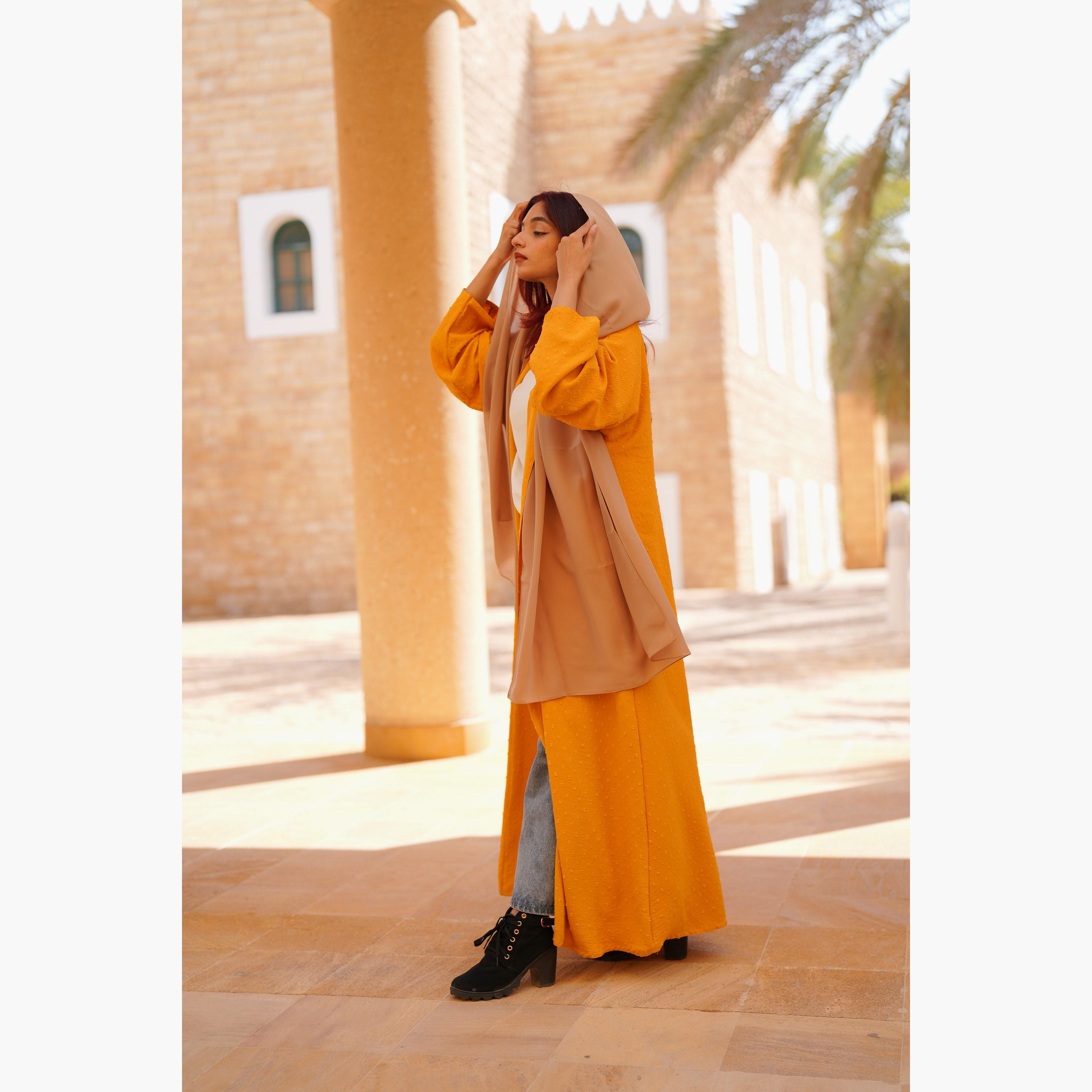 عباية نسائية مفتوحة من الأمام بتفاصيل منقطة مع حجاب من فاشون لاين-women-arabicclothing-abayas-image-4