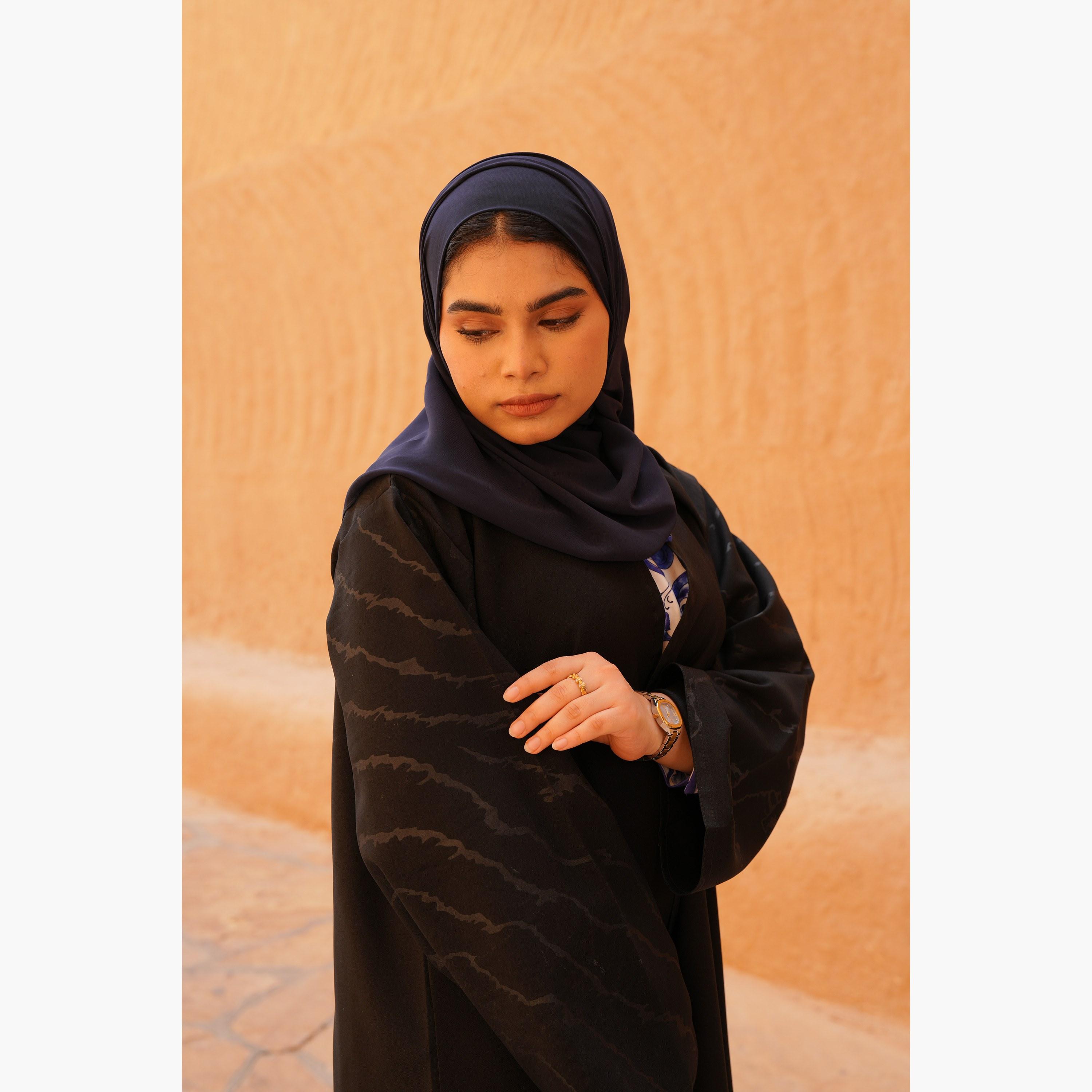 عباية نسائية مع حجاب بتصميم طبعة النمر باللون الأسود وفتحة أمامية وأكمام واسعة من فاشون لاين-women-arabicclothing-abayas-image-3