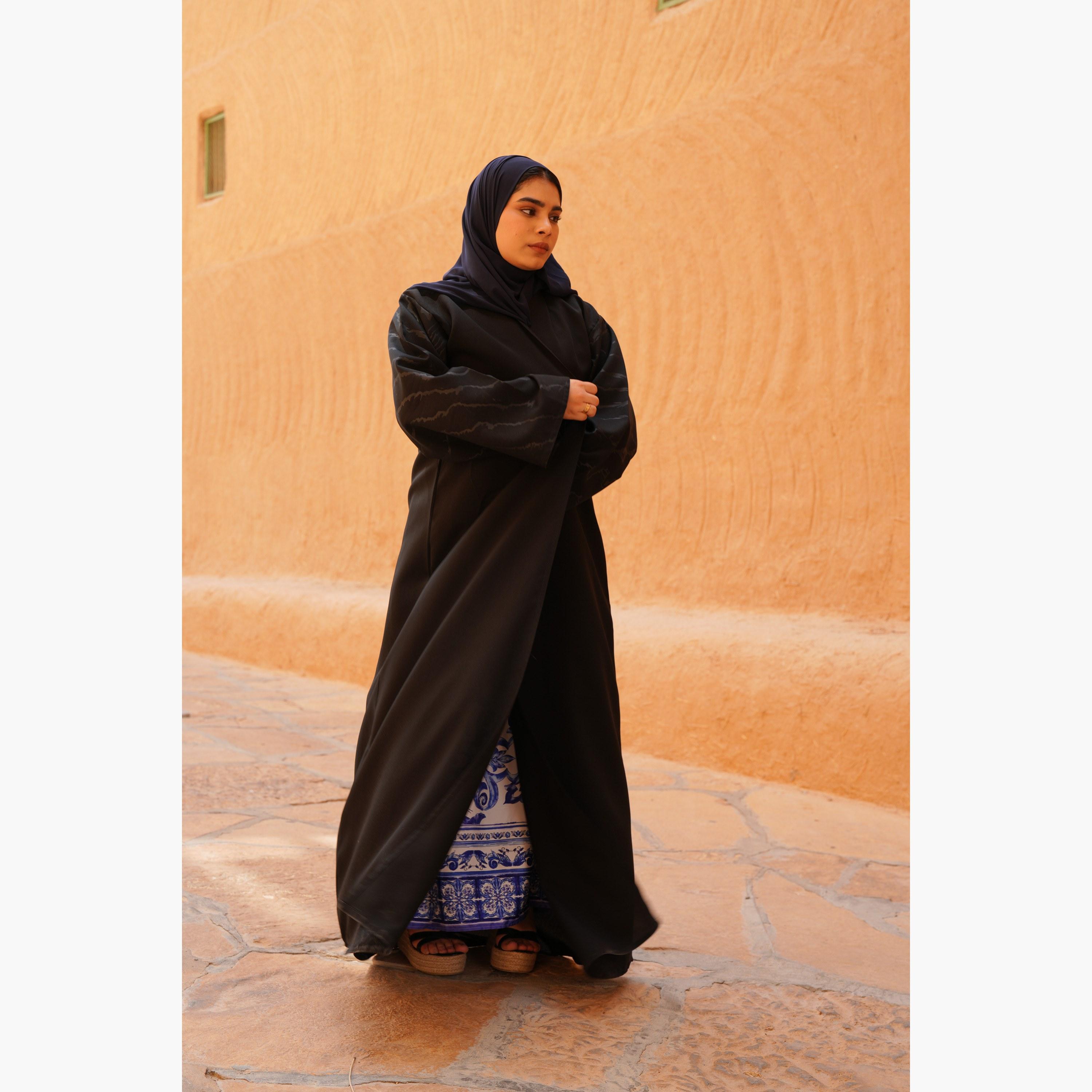 عباية نسائية مع حجاب بتصميم طبعة النمر باللون الأسود وفتحة أمامية وأكمام واسعة من فاشون لاين-women-arabicclothing-abayas-image-4