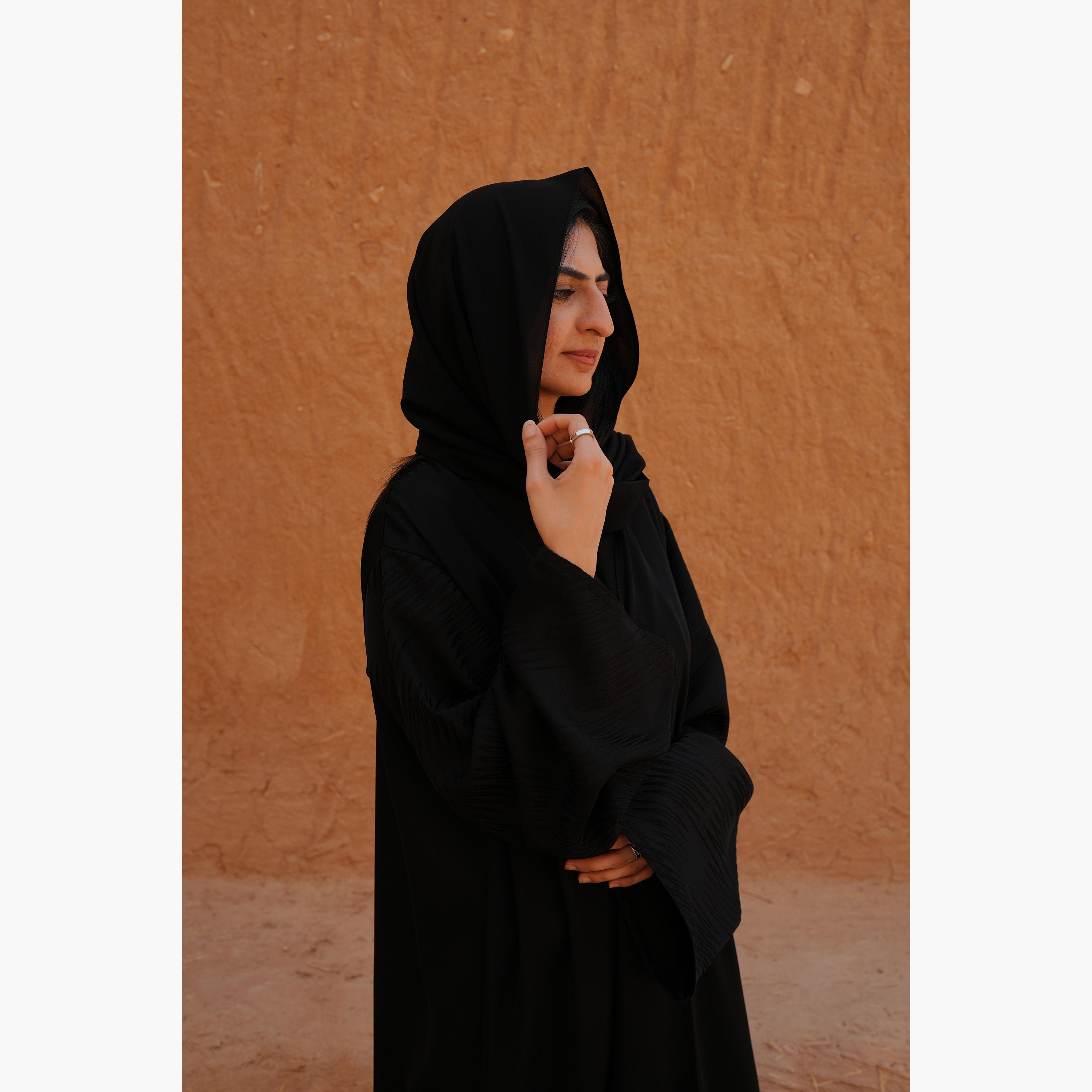 عباية نسائية بفتحة أمامية وأكمام واسعة من قماش الجاكار مع حجاب من فاشون لاين-women-arabicclothing-abayas-image-3