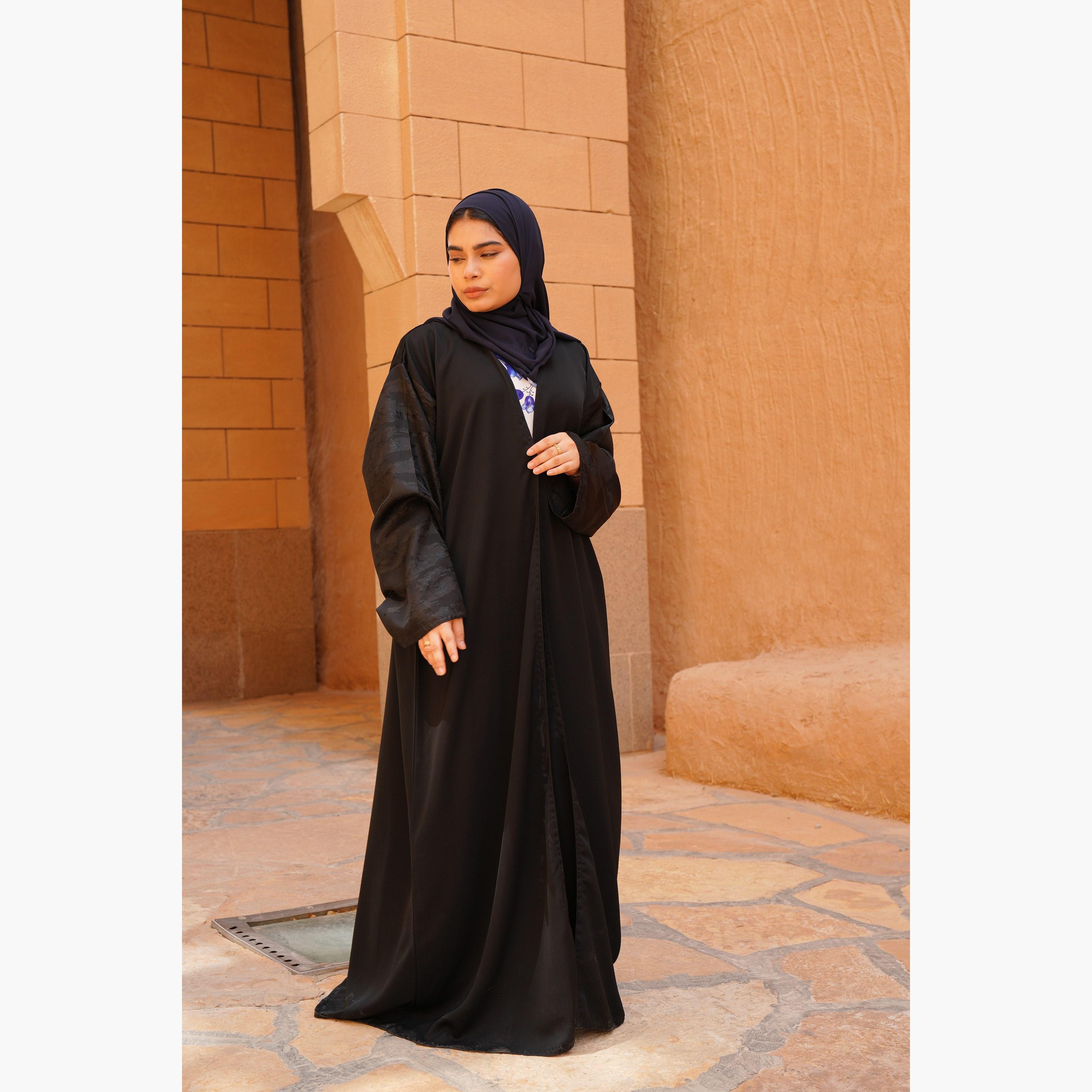 عباية نسائية مع حجاب باللون الأسود بتصميم مطبوع من الجاكار وفتحة أمامية وأكمام واسعة من فاشون لاين-women-arabicclothing-abayas-image-4