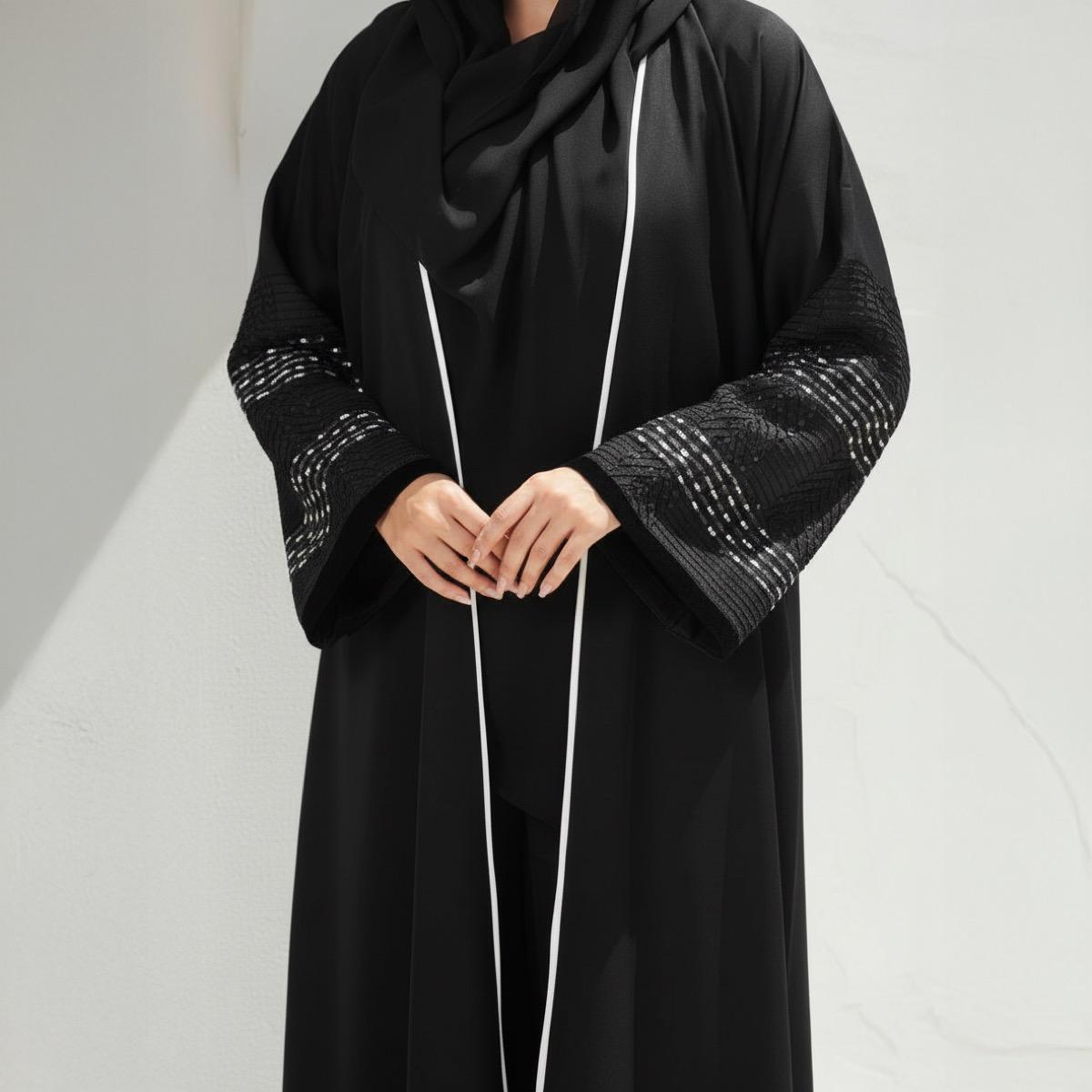 عباية سوداء بأكمام مطرزة وحواف متباينة مع حجاب من فاشون لاين-women-arabicclothing-abayas-image-3