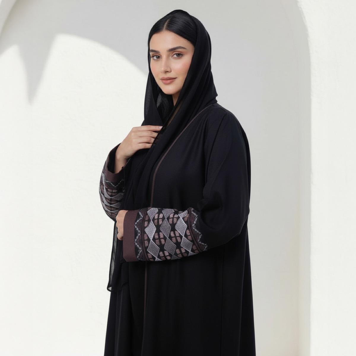 عباية سوداء بأكمام مطرزة هندسية وتفاصيل حواف مع حجاب من فاشون لاين-women-arabicclothing-abayas-image-2