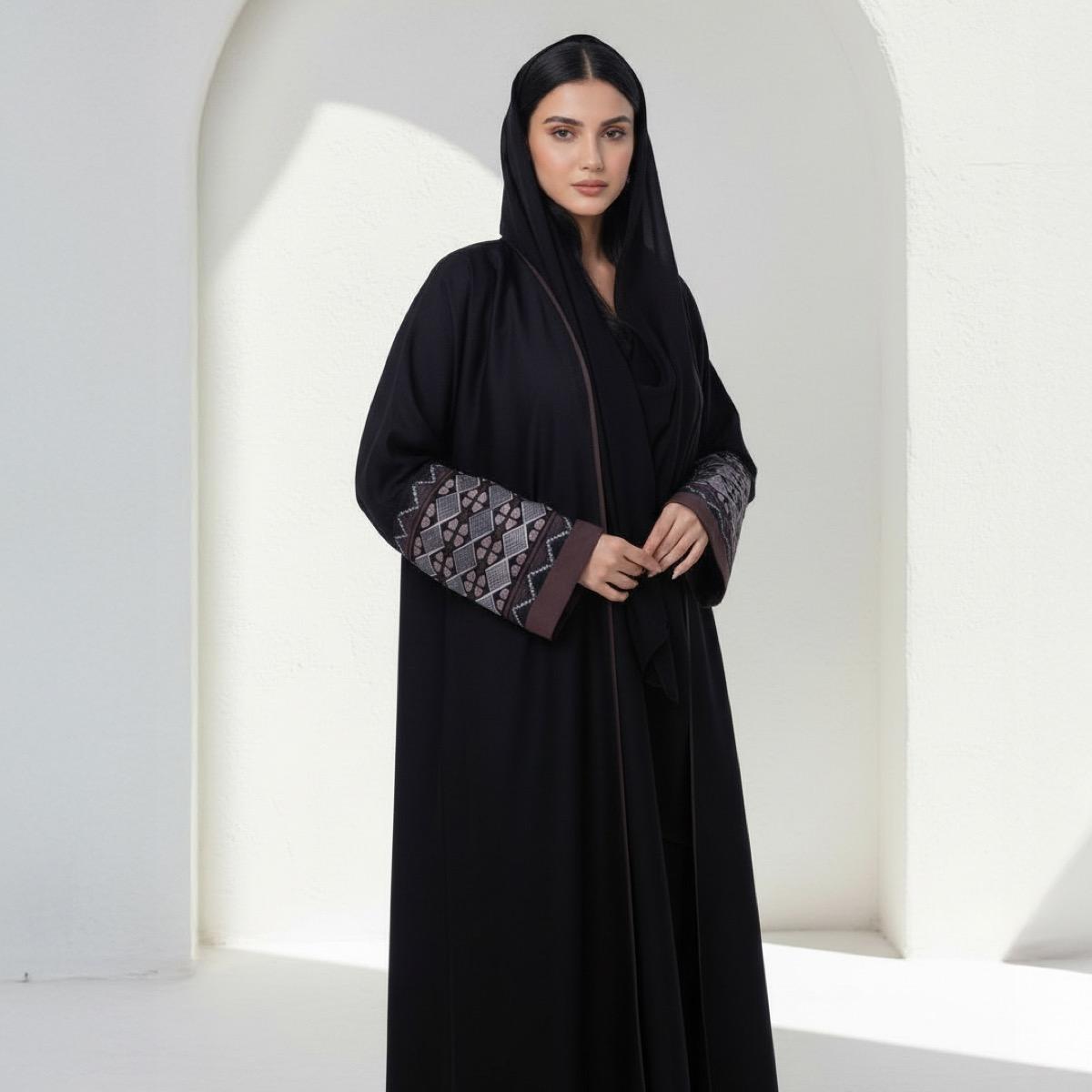 عباية سوداء بأكمام مطرزة هندسية وتفاصيل حواف مع حجاب من فاشون لاين-women-arabicclothing-abayas-image-3