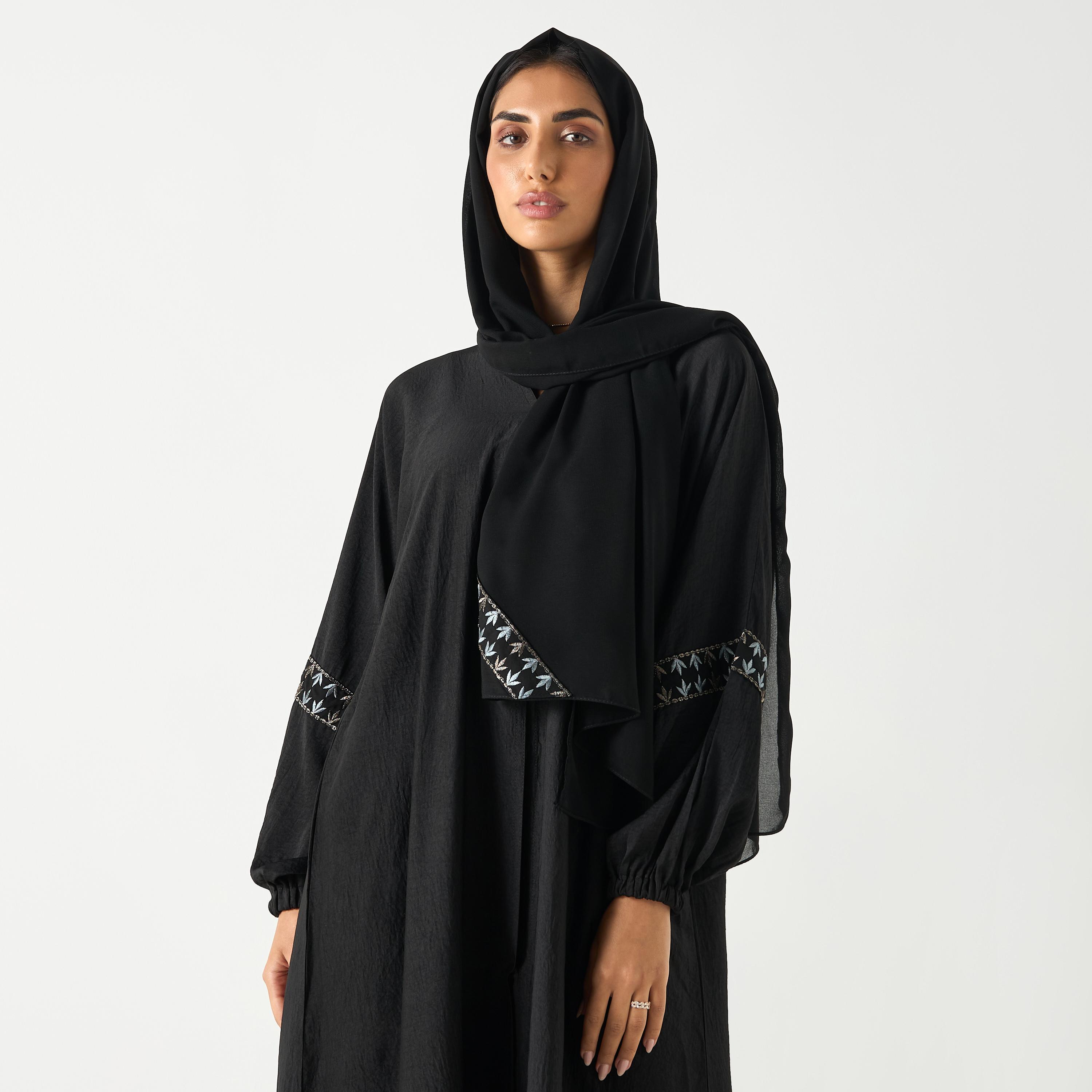 عباية مطرزة بياقة V وحجاب من هدية المدينة-women-arabicclothing-abayas-image-2